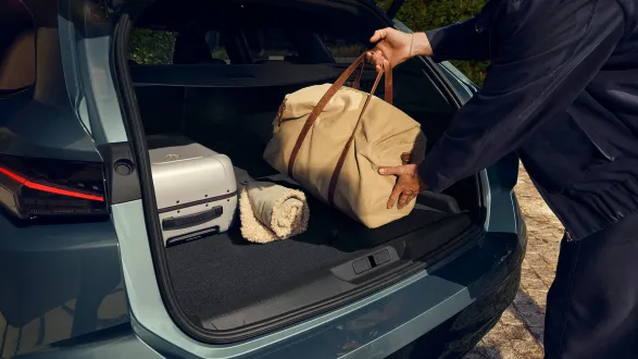 Peugeot 308 SW 2025 : coffre avec bagages