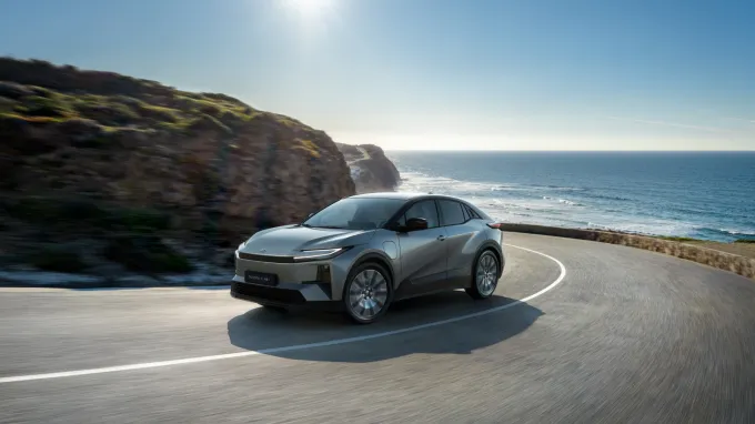 Toyota C-HR+ : Bord de mer