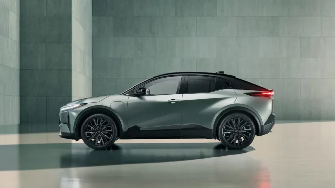 Toyota C-HR+ : profil