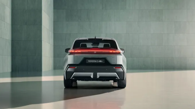 Toyota C-HR+ : Face arrière