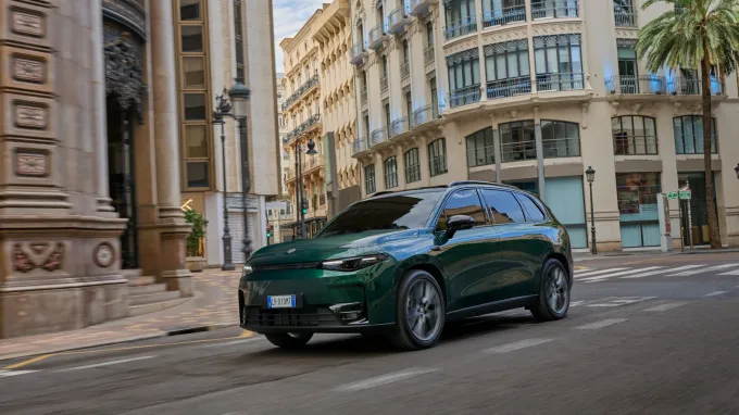 Leapmotor C10 : 3/4 avant en ville