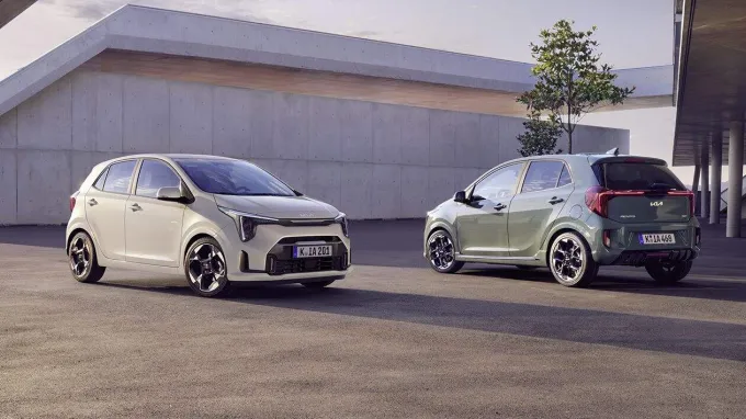 Kia Picanto 2024 : trois quarts avant et trois quarts arrière
