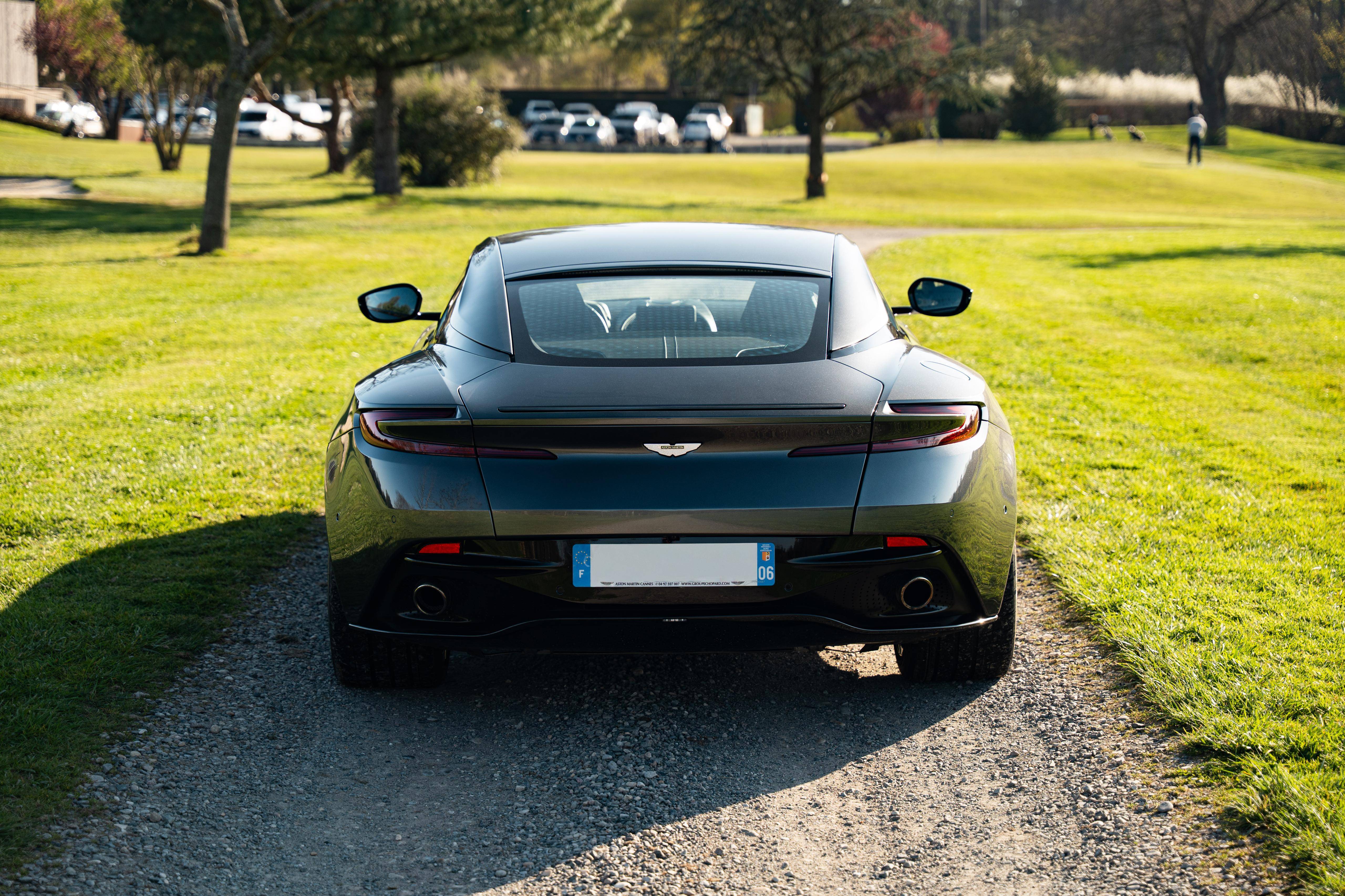 DB11 COUPE DB11 Coup&eacute; 5.2 Biturbo V12 &mdash; 2