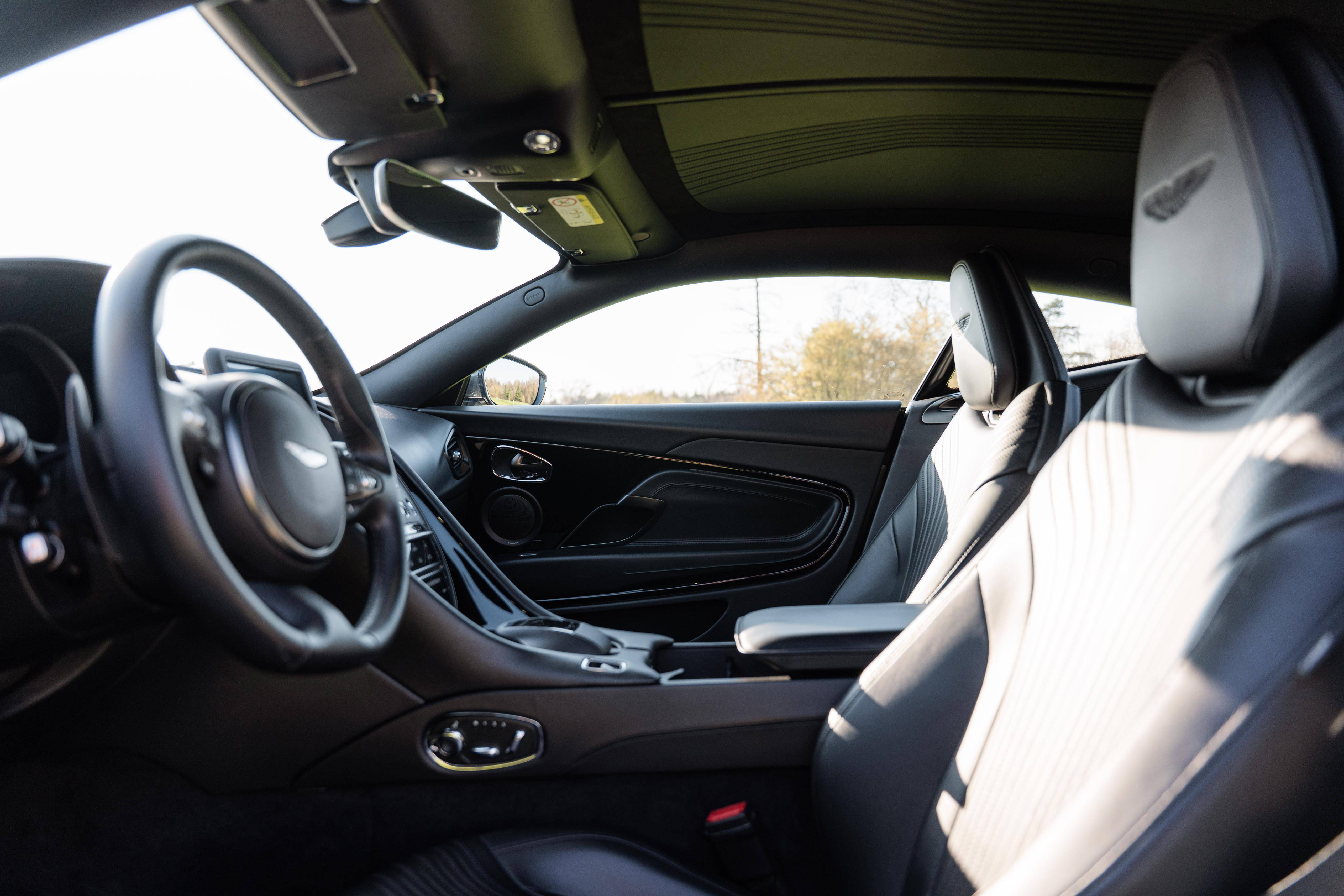 DB11 COUPE DB11 Coup&eacute; 5.2 Biturbo V12 &mdash; 5