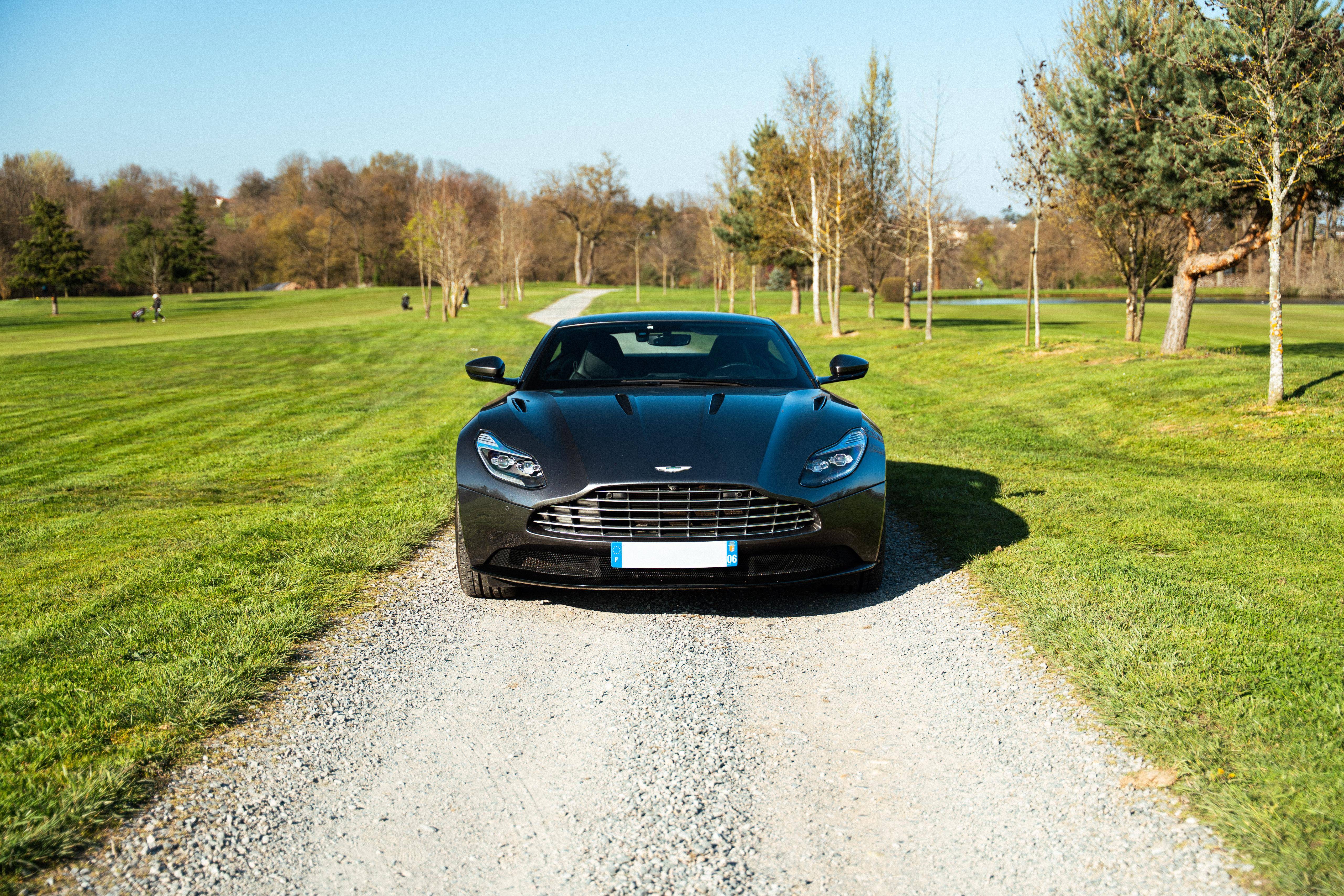DB11 COUPE DB11 Coup&eacute; 5.2 Biturbo V12 &mdash; 11