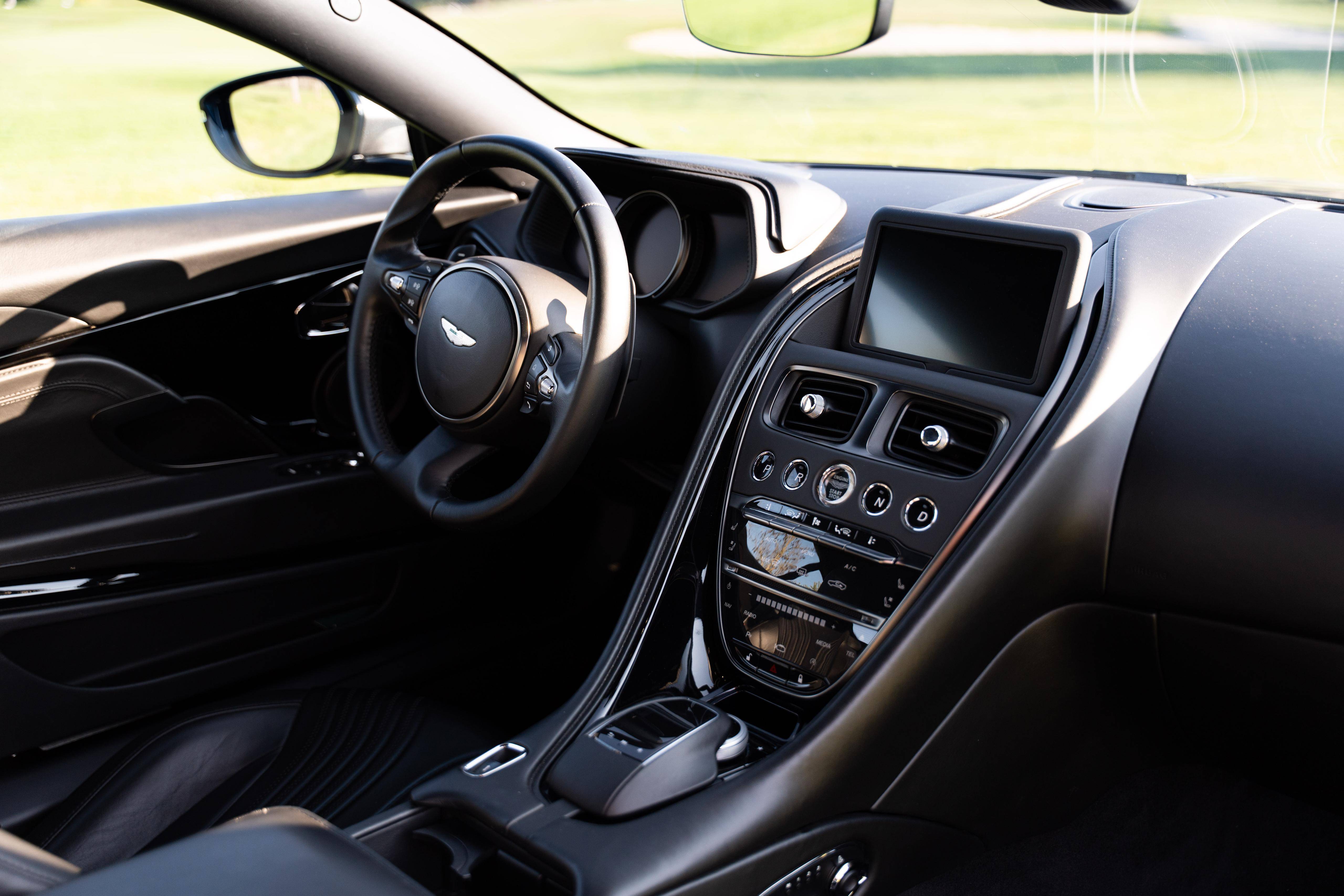 DB11 COUPE DB11 Coup&eacute; 5.2 Biturbo V12 &mdash; 12