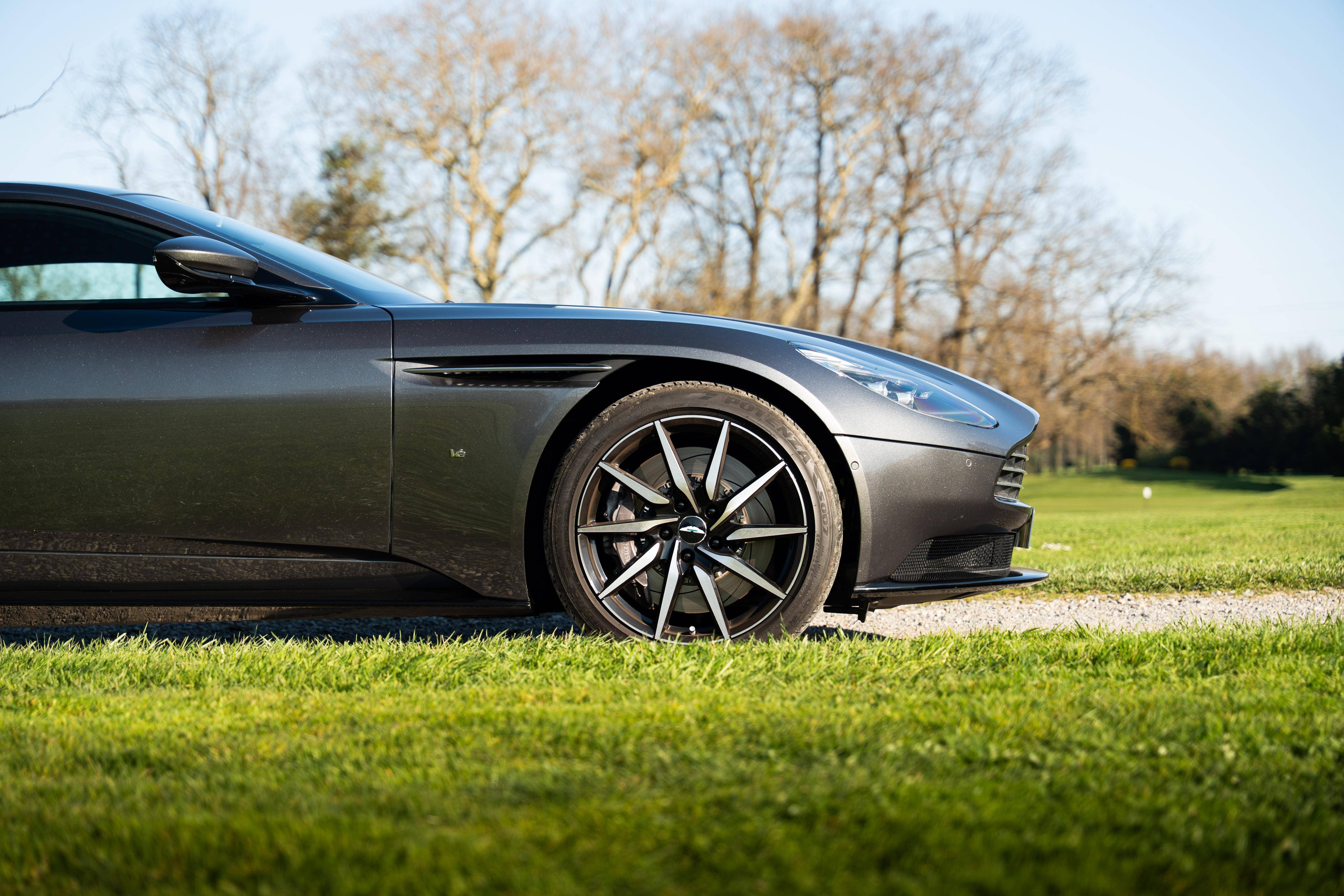 DB11 COUPE DB11 Coup&eacute; 5.2 Biturbo V12 &mdash; 14