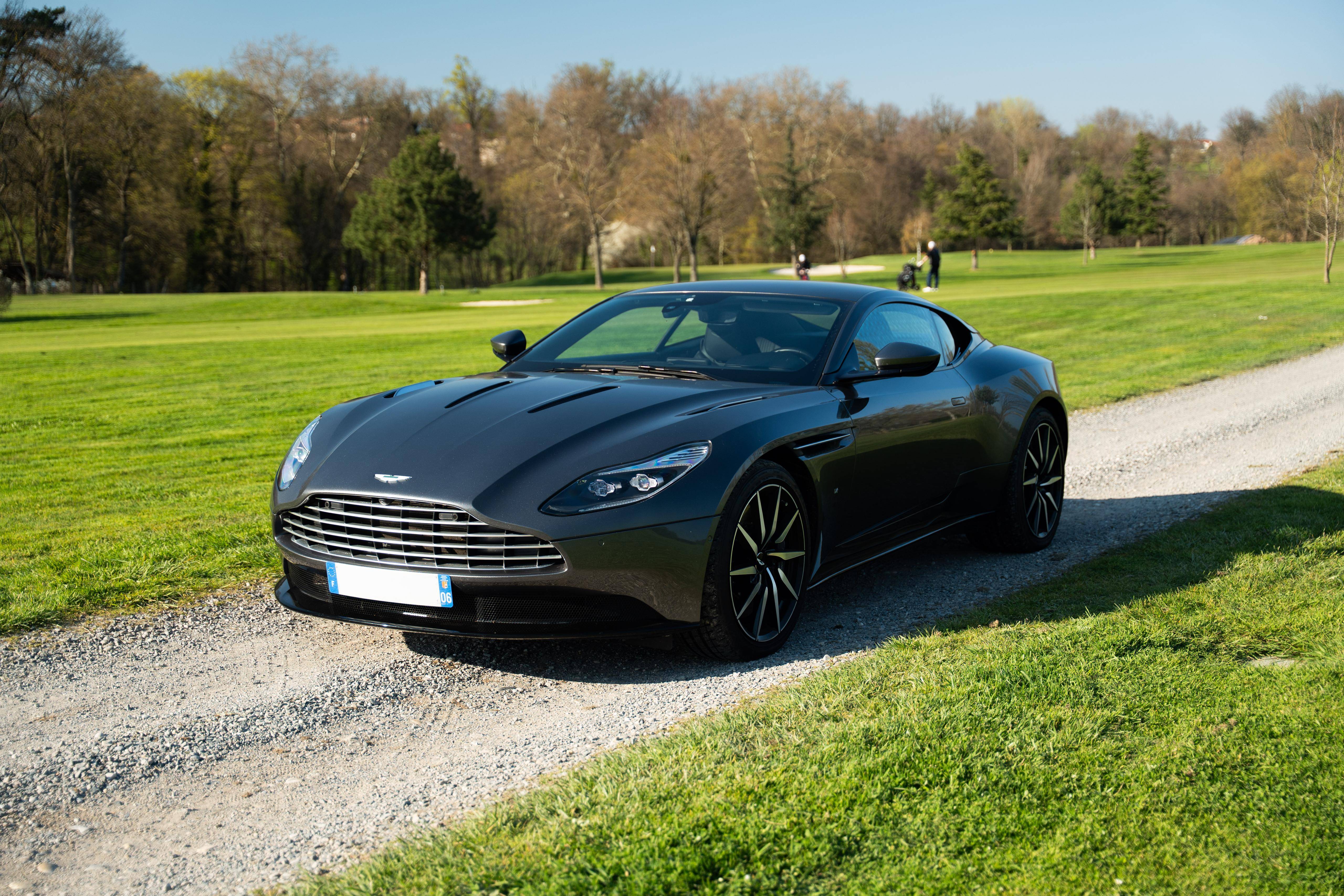 DB11 COUPE DB11 Coup&eacute; 5.2 Biturbo V12 &mdash; 15