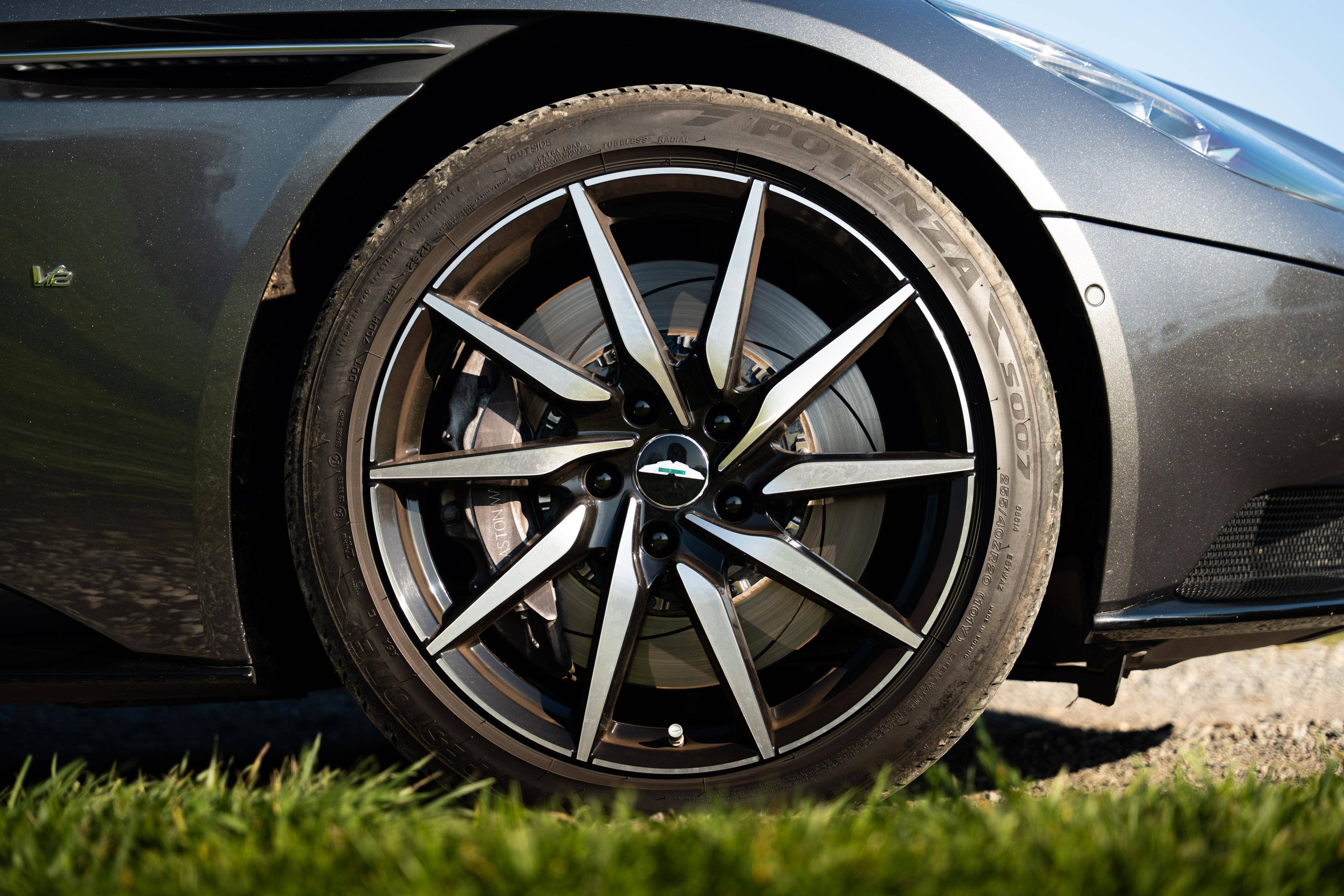 DB11 COUPE DB11 Coup&eacute; 5.2 Biturbo V12 &mdash; 16