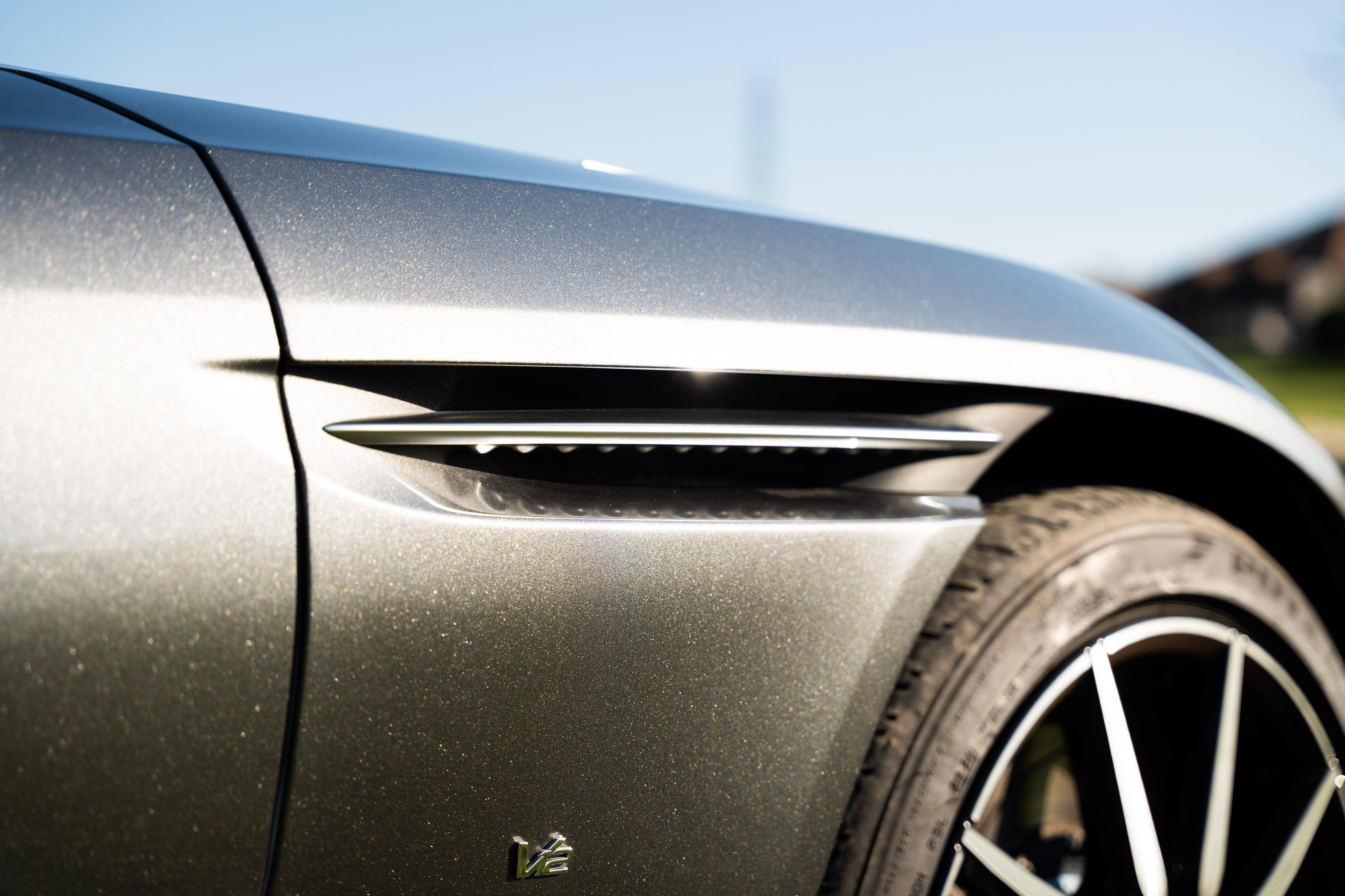 DB11 COUPE DB11 Coup&eacute; 5.2 Biturbo V12 &mdash; 18