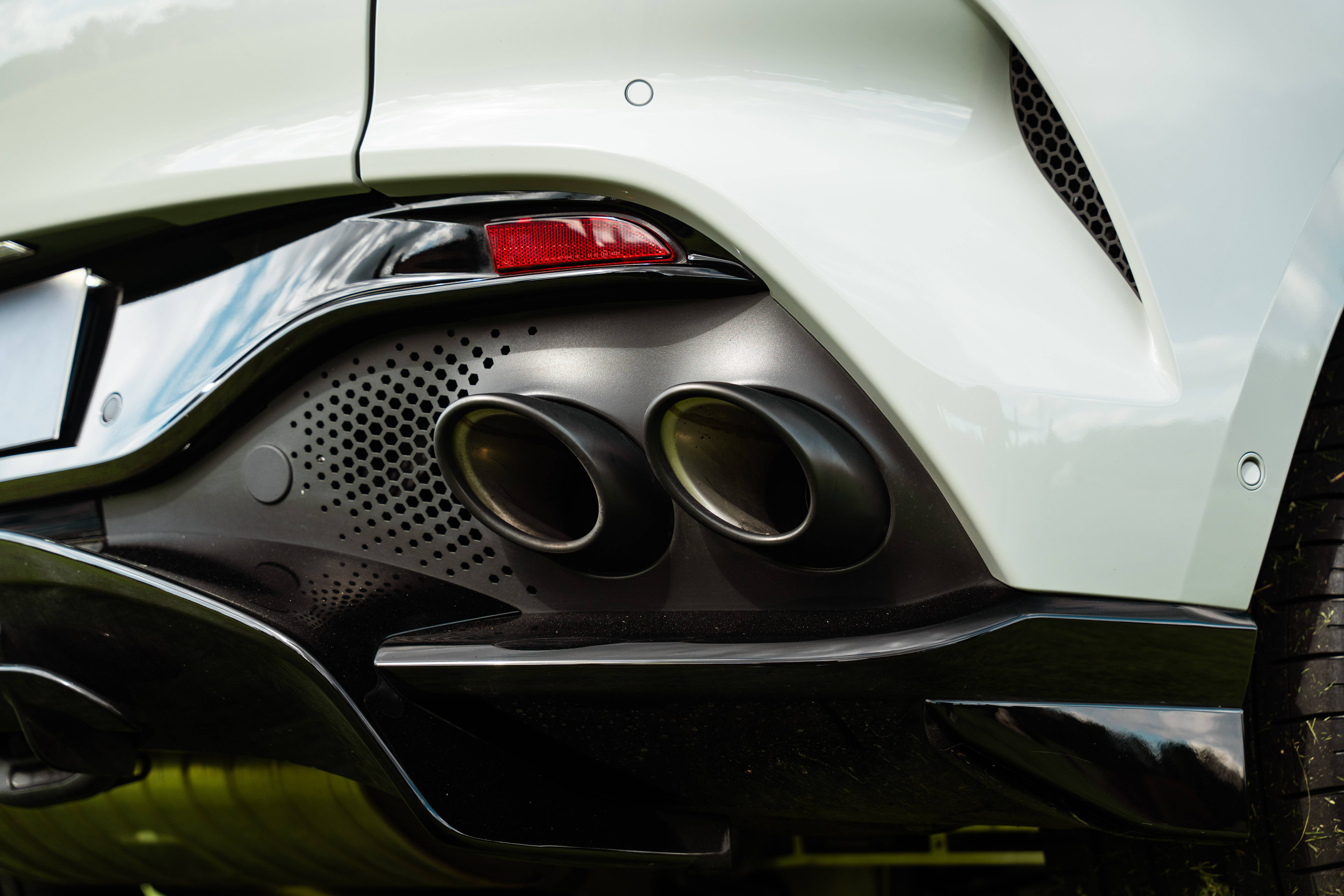 DBX707 DBX707 4.0 Biturbo V8 &mdash; 10