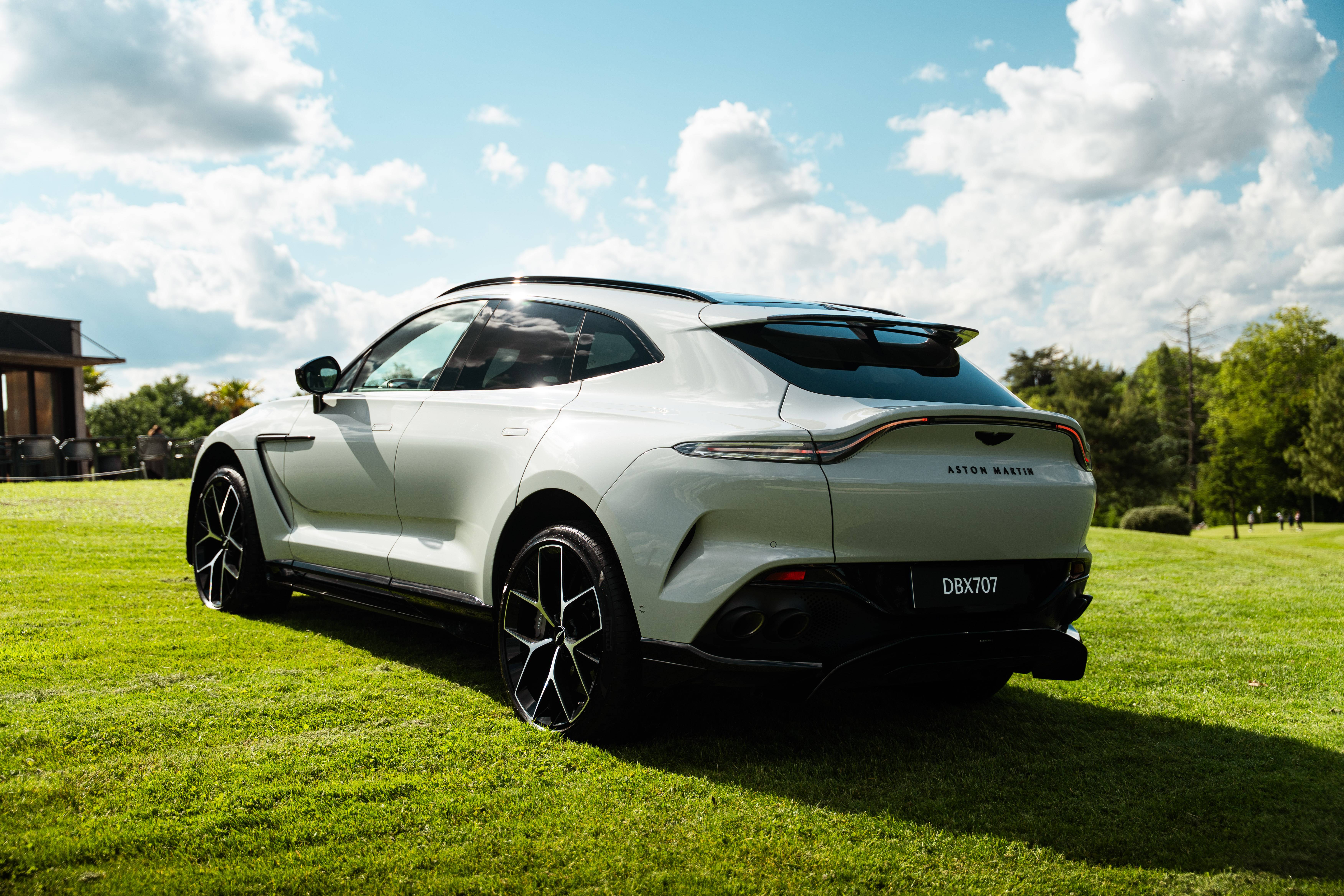 DBX707 DBX707 4.0 Biturbo V8 &mdash; 11