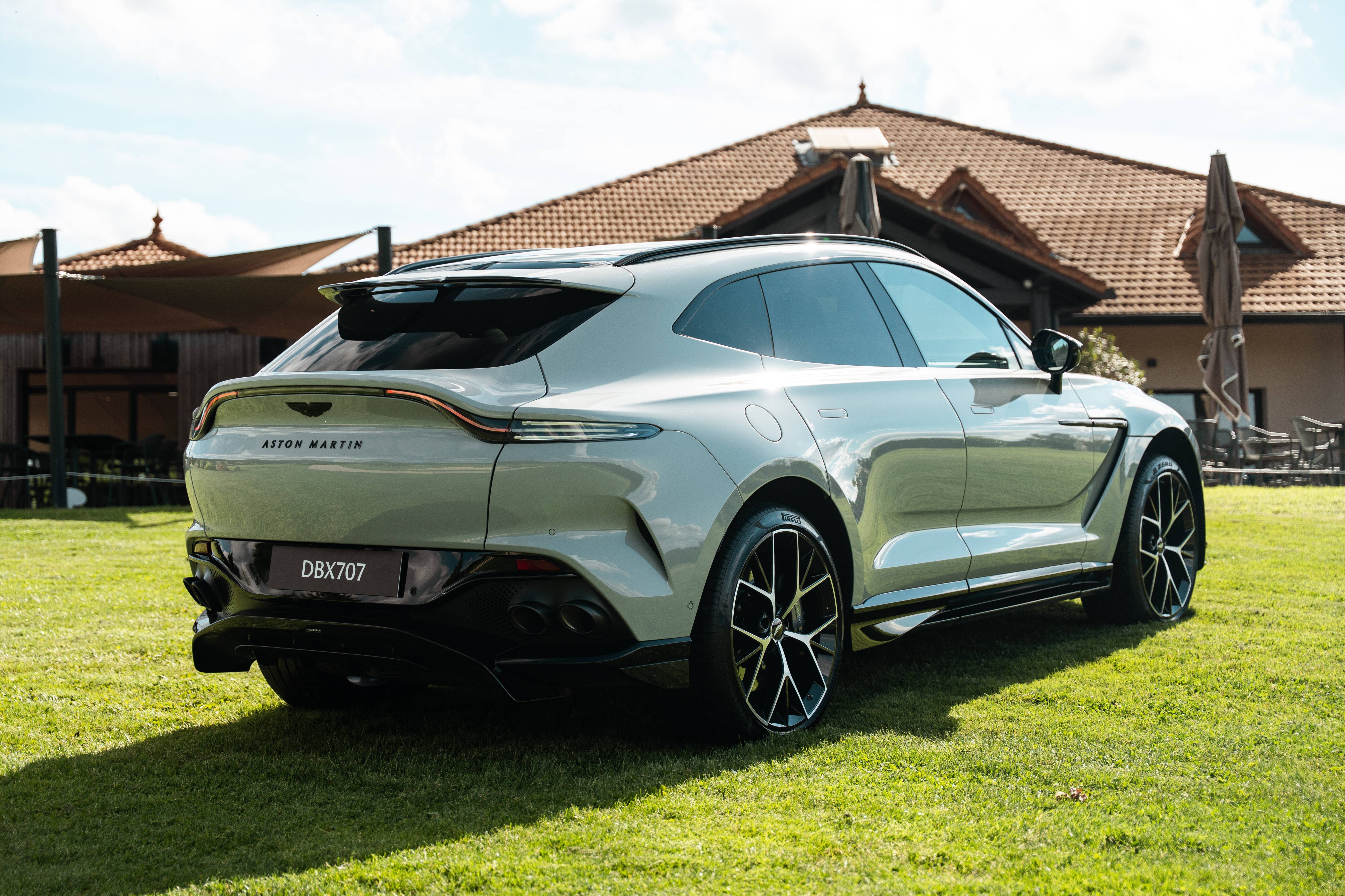 DBX707 DBX707 4.0 Biturbo V8 &mdash; 12