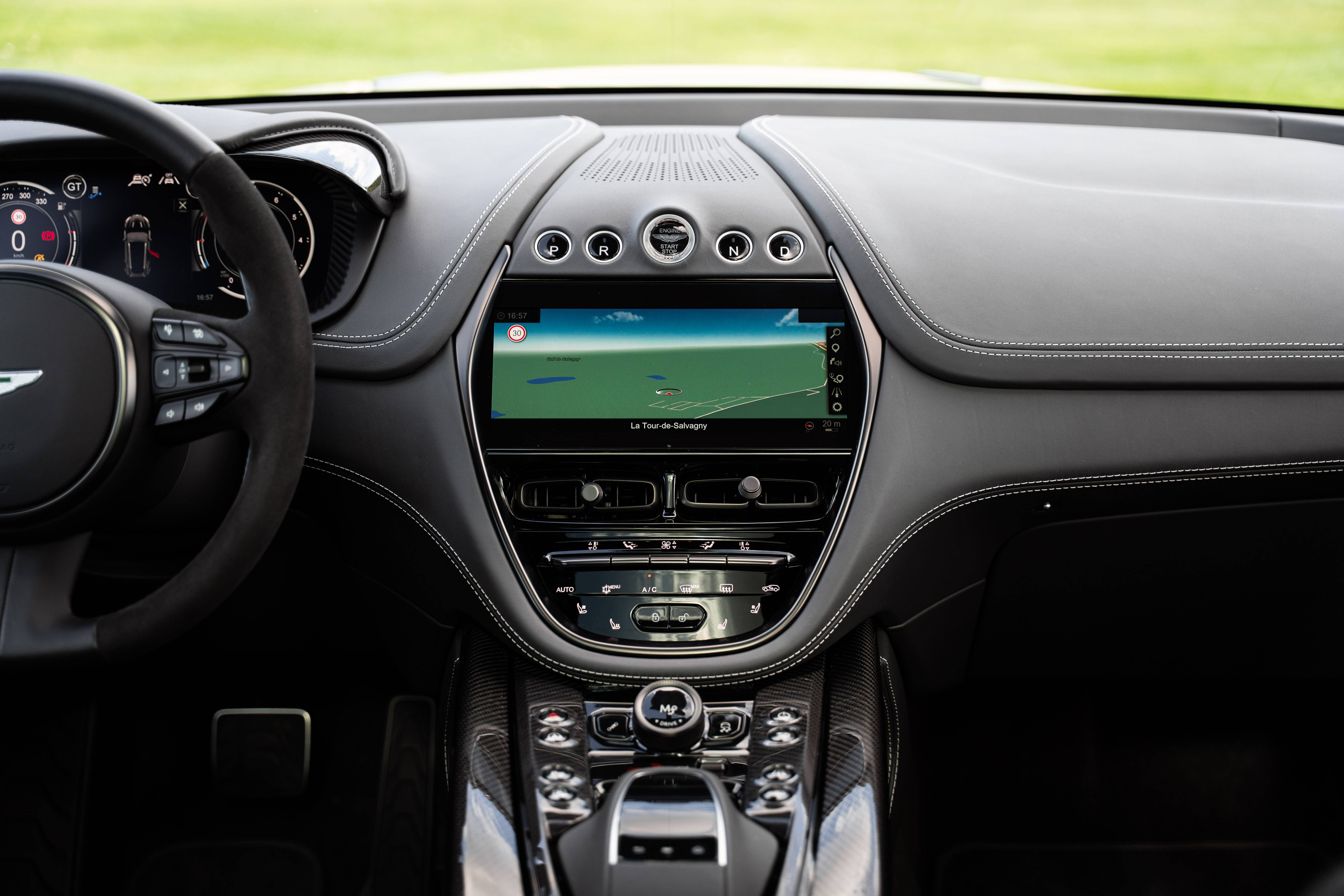 DBX707 DBX707 4.0 Biturbo V8 &mdash; 16