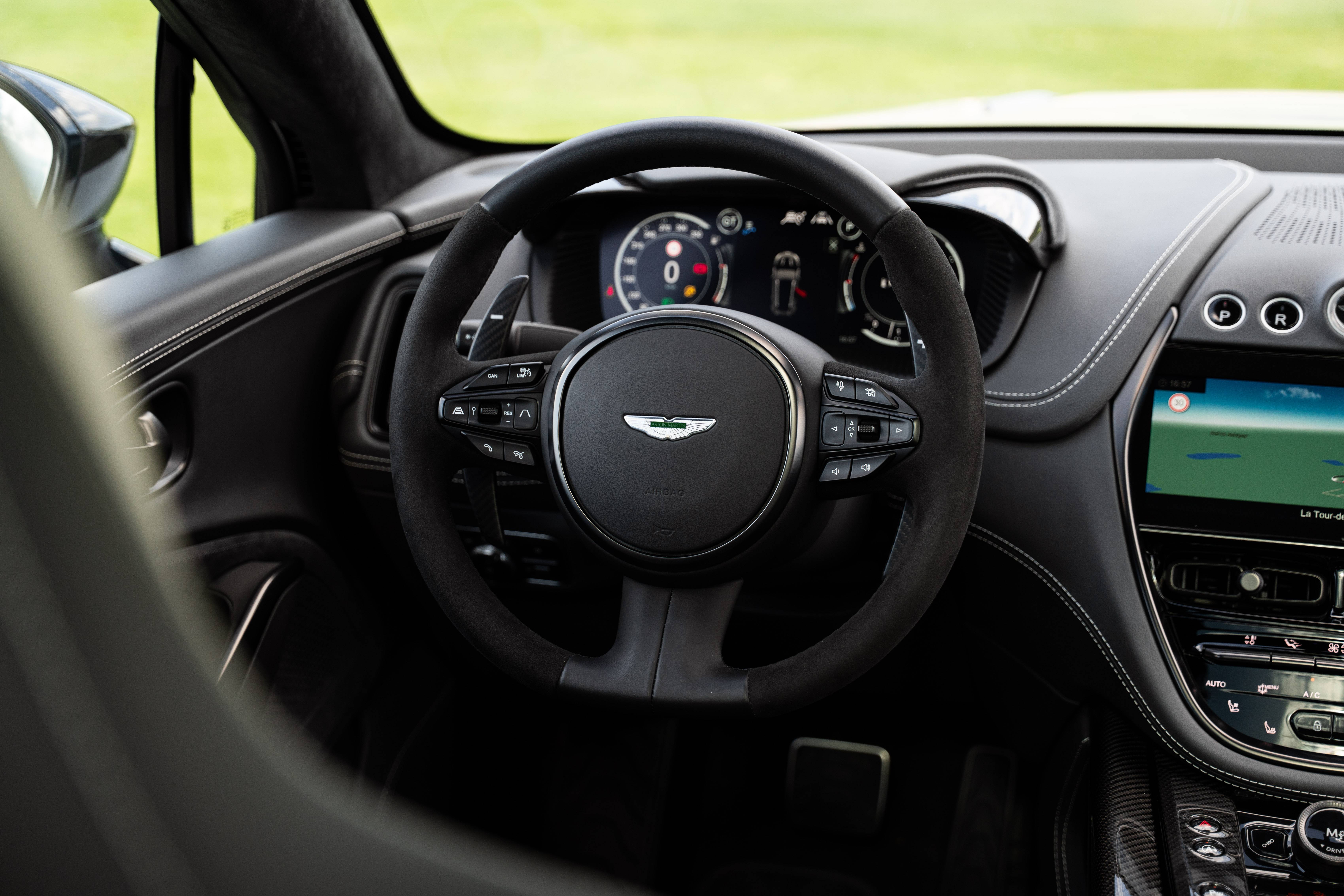 DBX707 DBX707 4.0 Biturbo V8 &mdash; 17