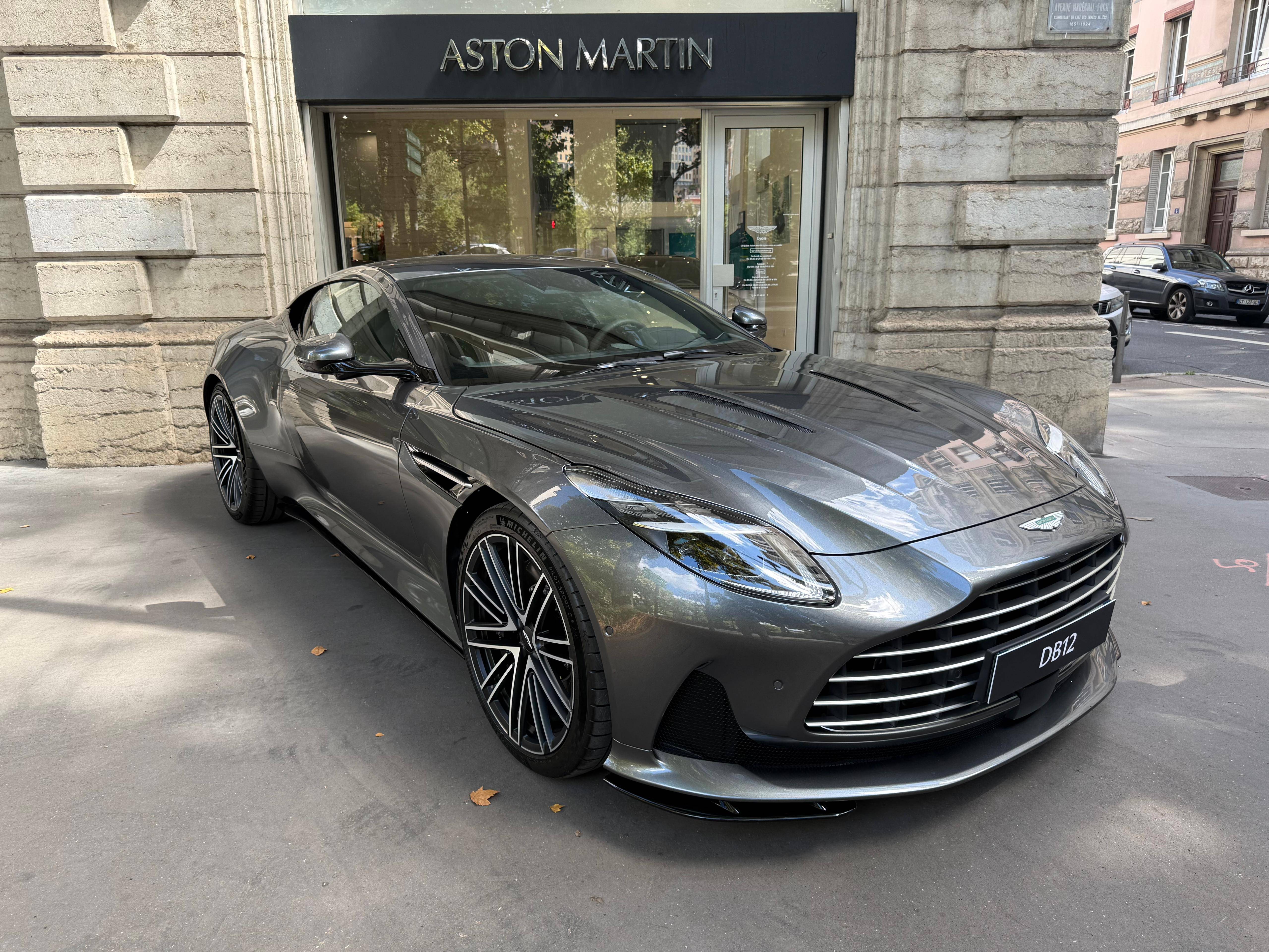 DB11 COUPE DB12 Coup&eacute; 4.0 Biturbo V8 &mdash; 1