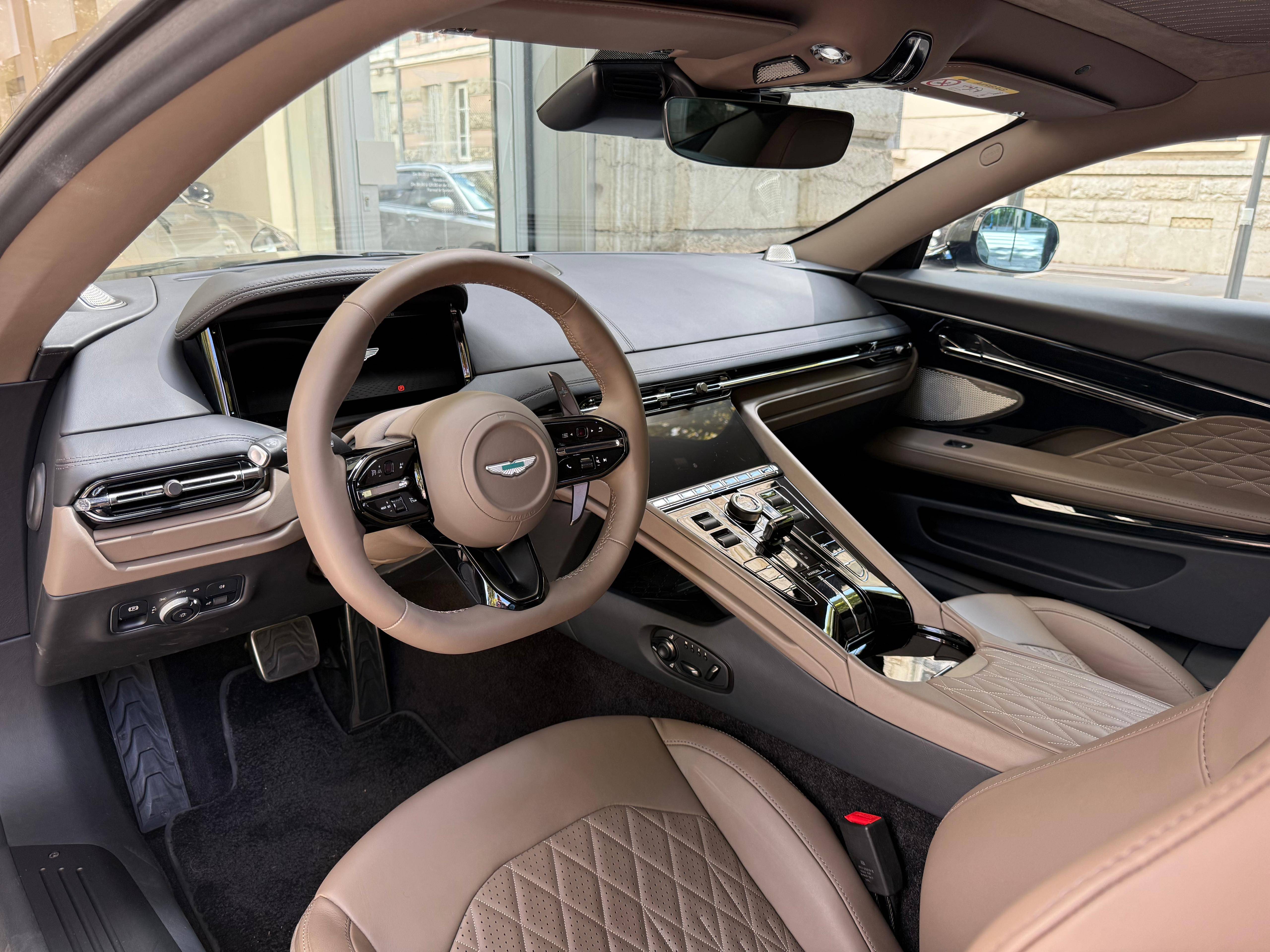 DB11 COUPE DB12 Coup&eacute; 4.0 Biturbo V8 &mdash; 3