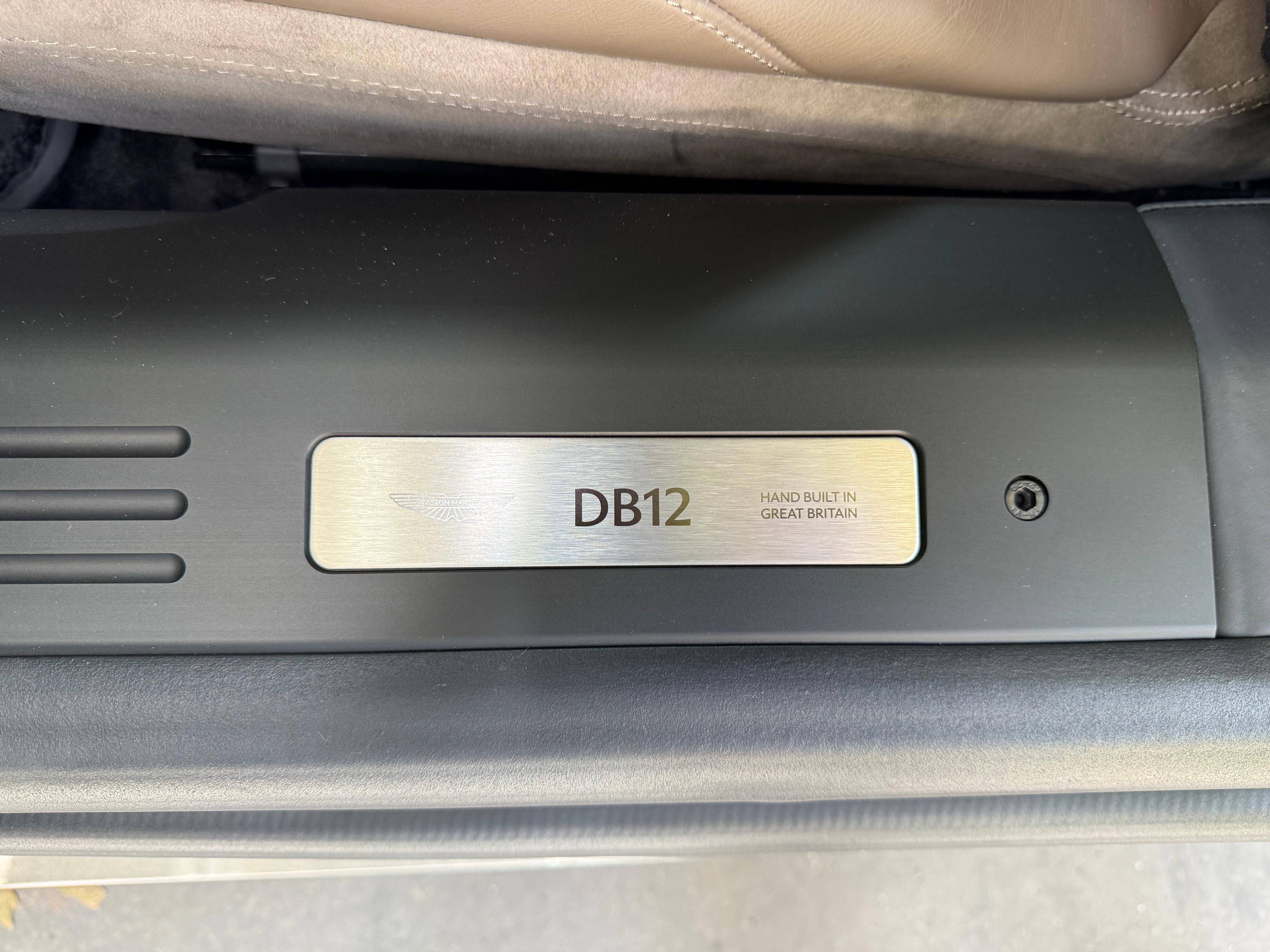 DB11 COUPE DB12 Coup&eacute; 4.0 Biturbo V8 &mdash; 6