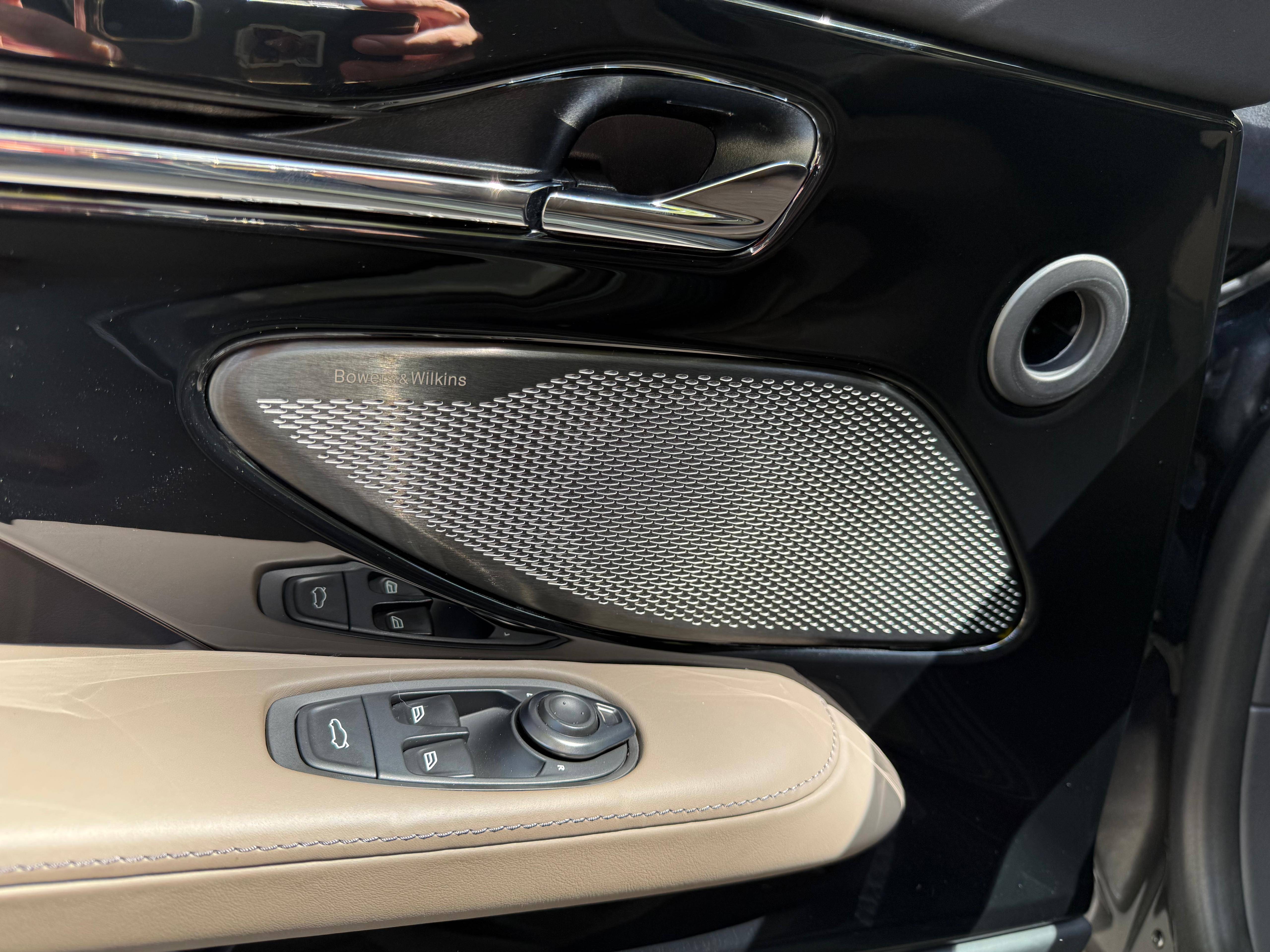 DB11 COUPE DB12 Coup&eacute; 4.0 Biturbo V8 &mdash; 7