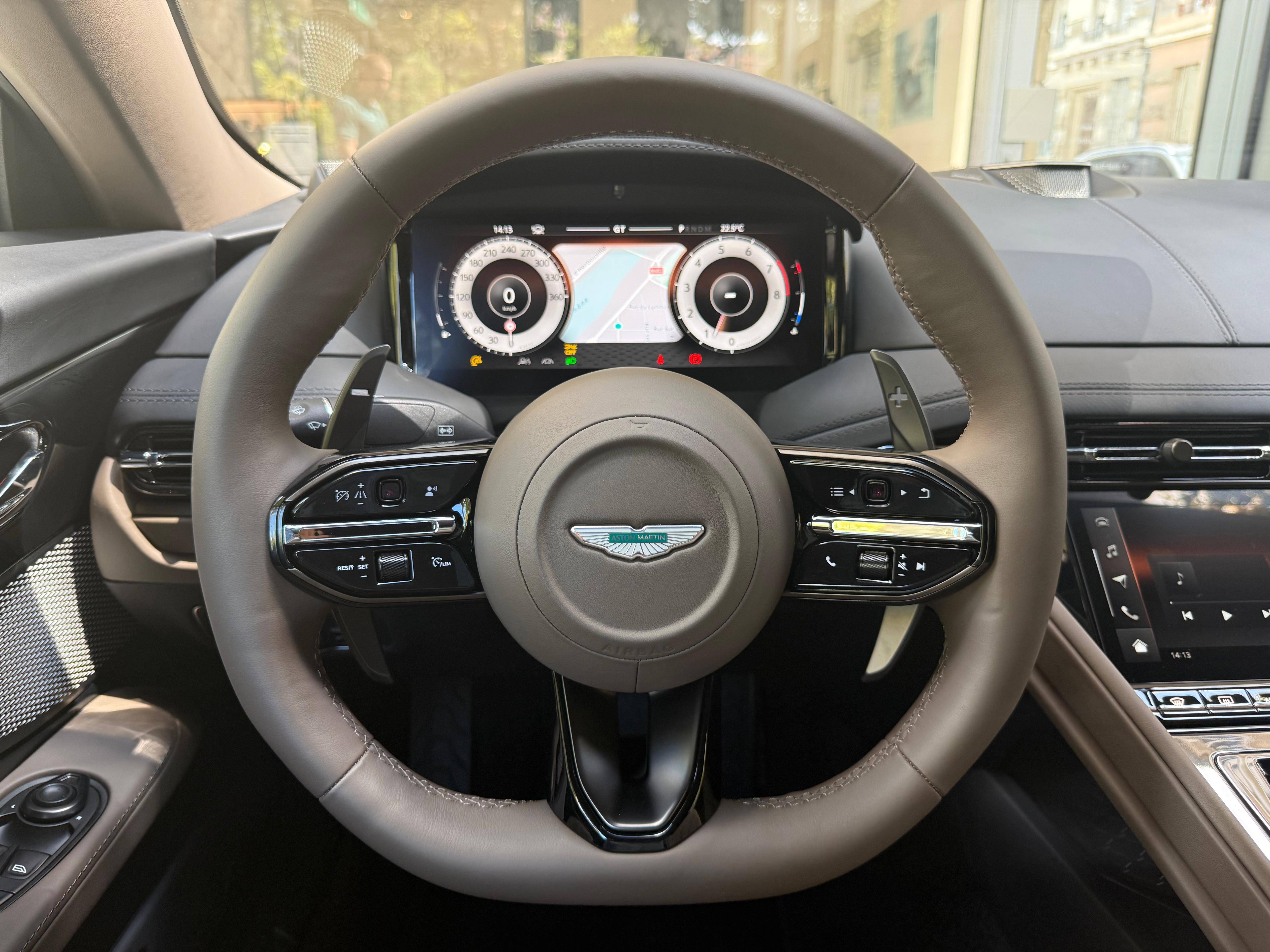 DB11 COUPE DB12 Coup&eacute; 4.0 Biturbo V8 &mdash; 9