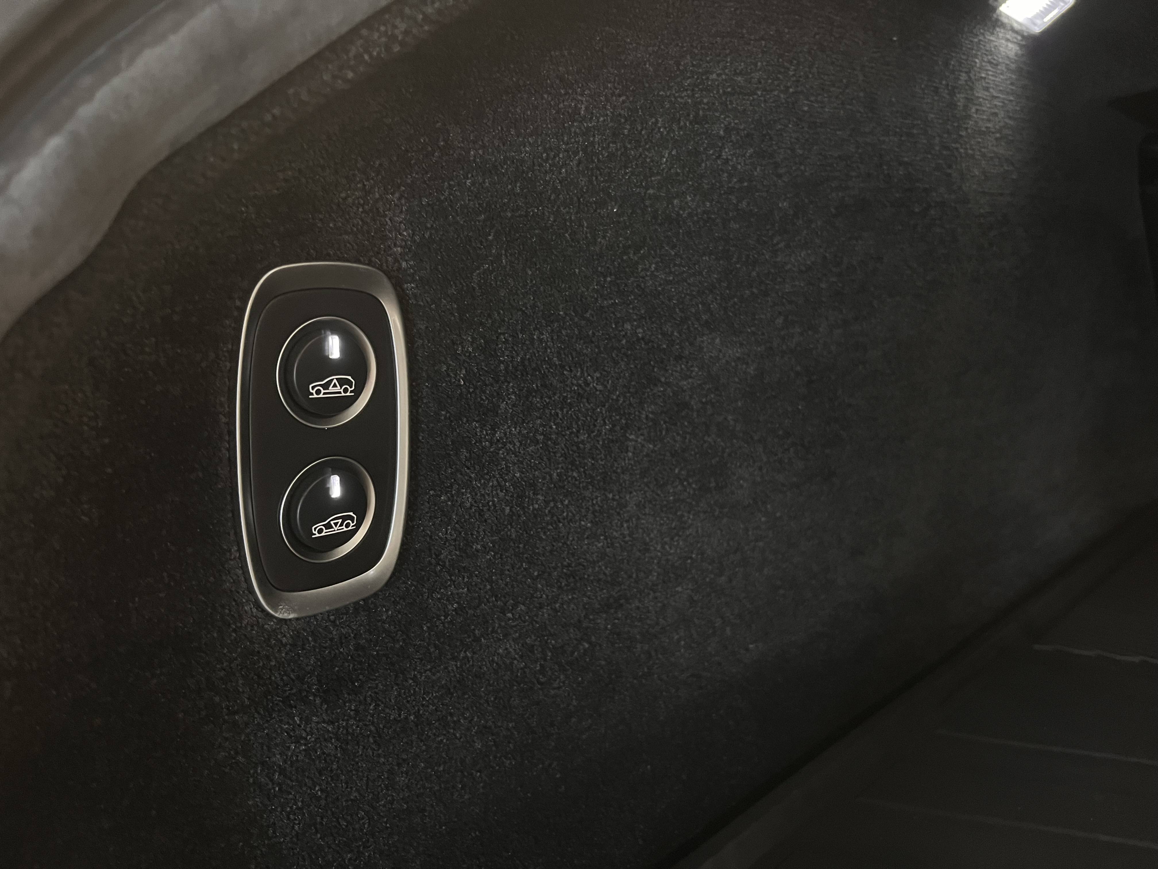 DBX707 DBX707 4.0 Biturbo V8 &mdash; 3