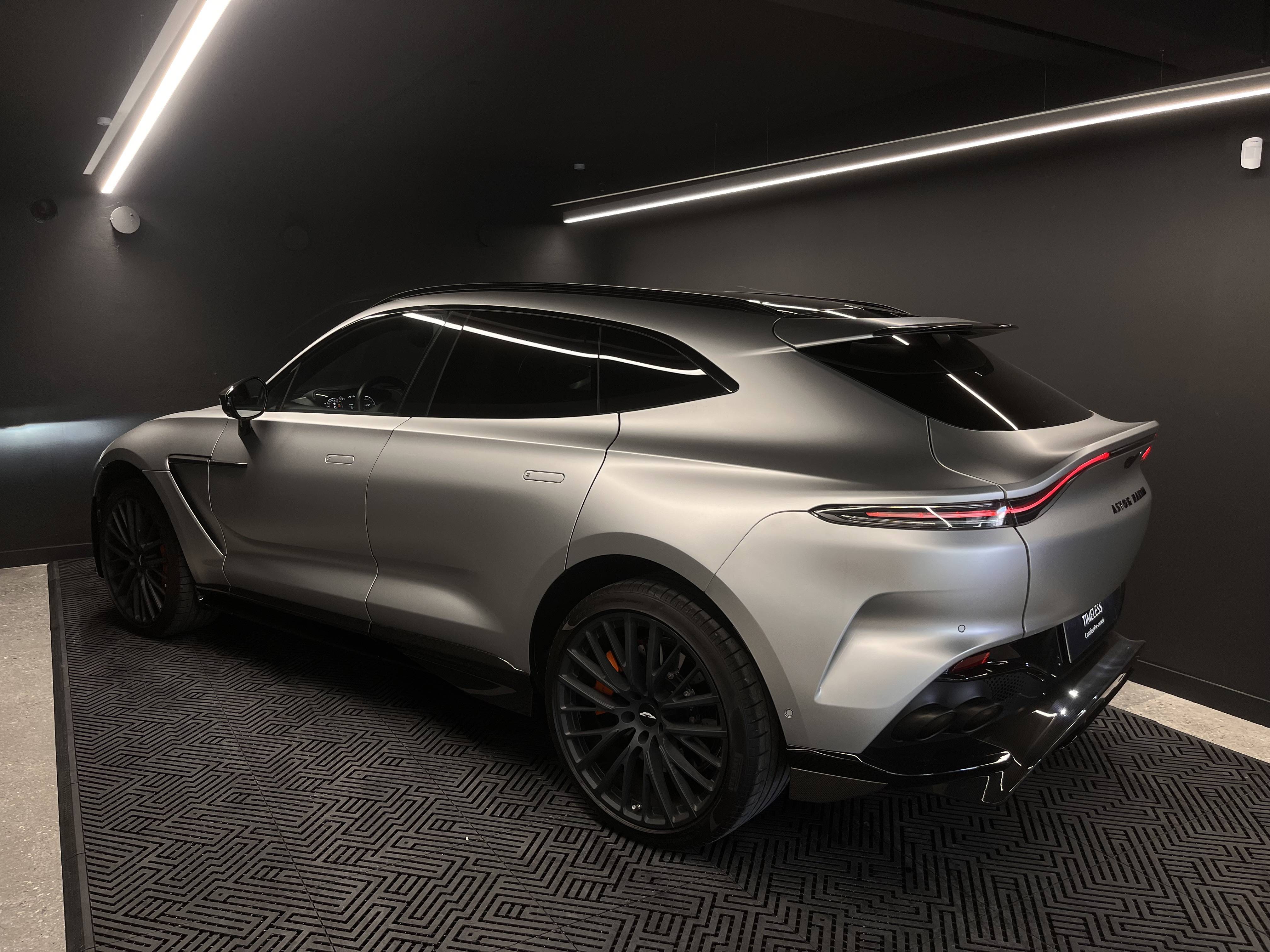 DBX707 DBX707 4.0 Biturbo V8 &mdash; 6