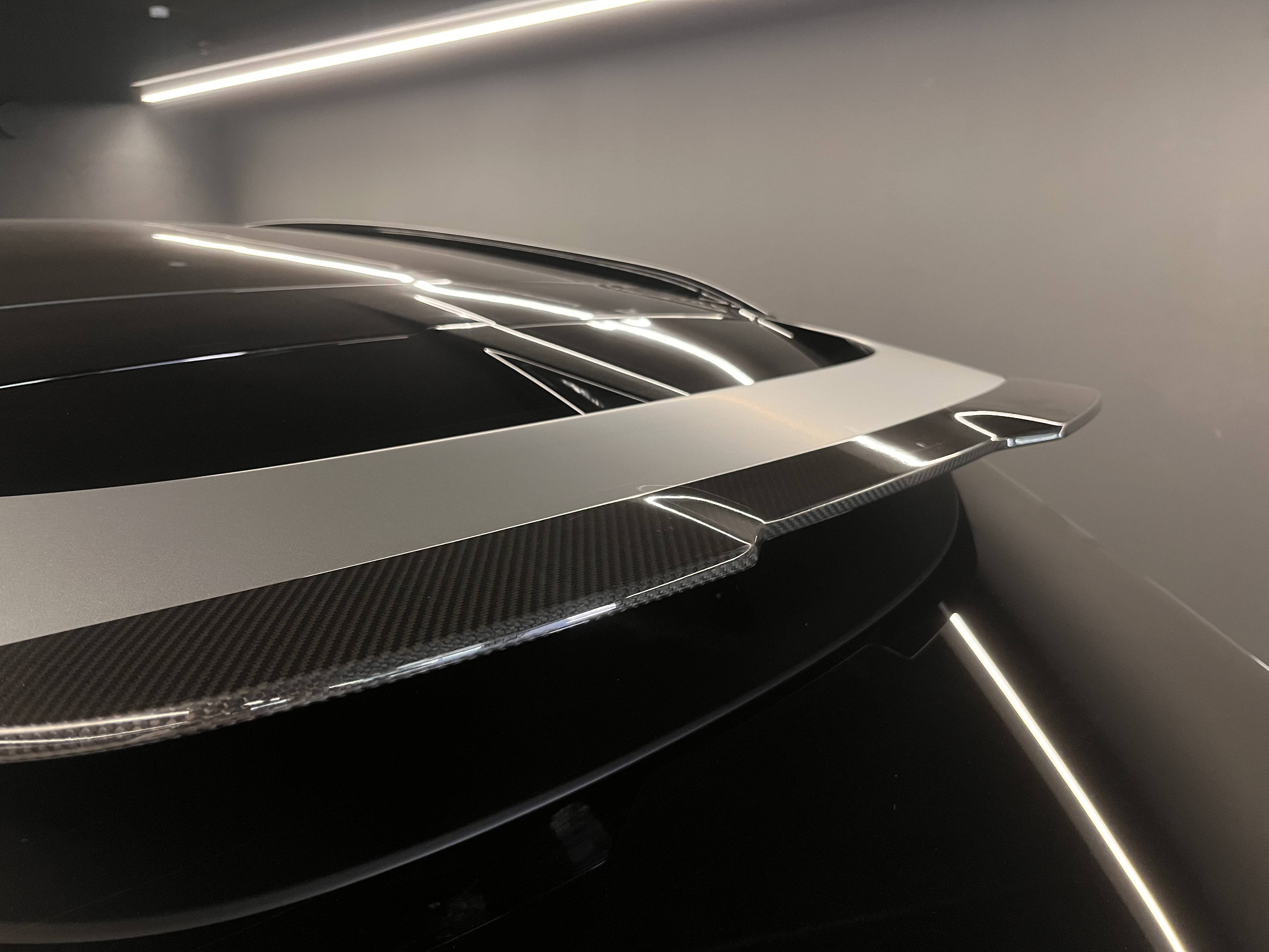 DBX707 DBX707 4.0 Biturbo V8 &mdash; 8