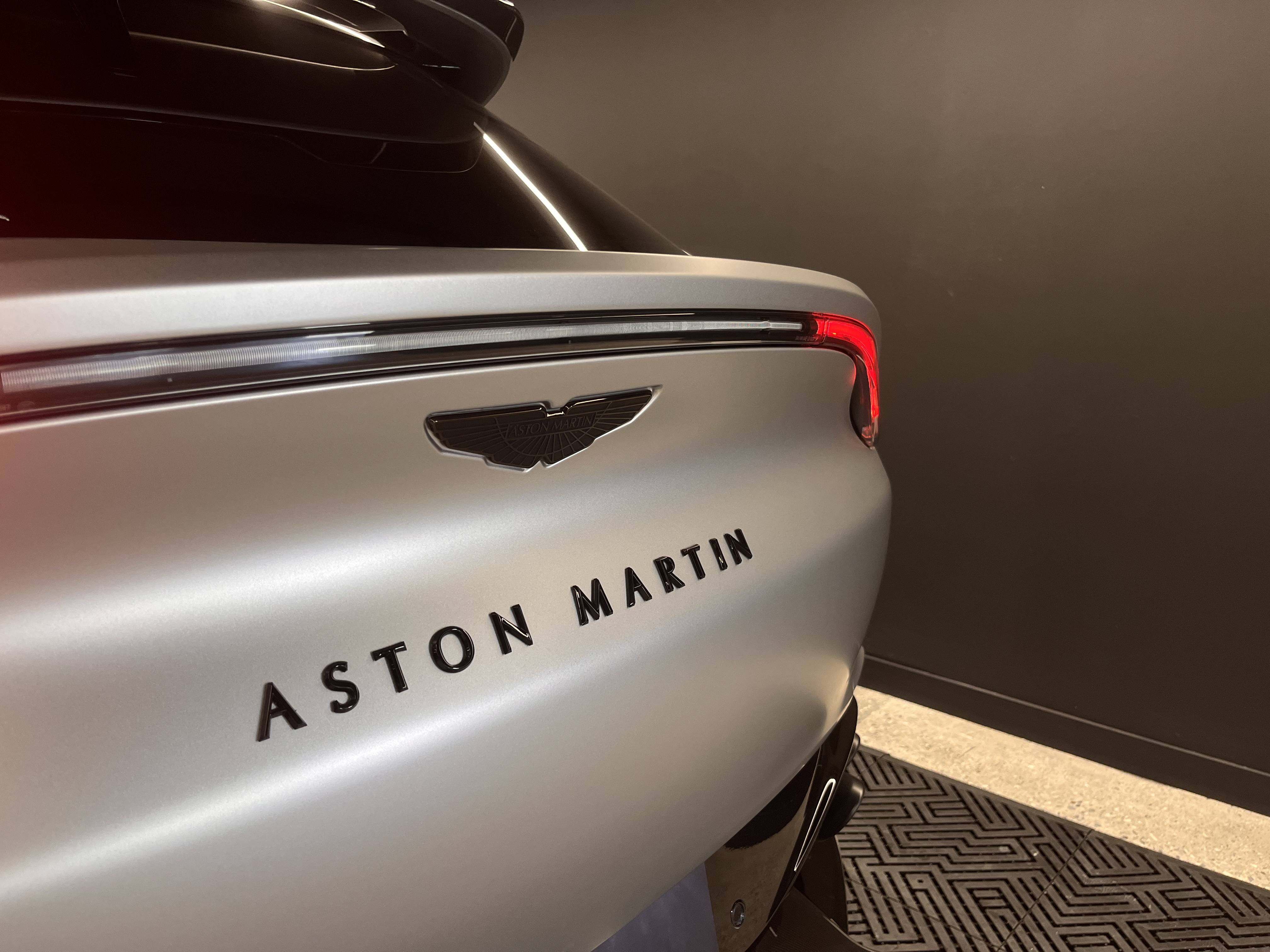 DBX707 DBX707 4.0 Biturbo V8 &mdash; 9