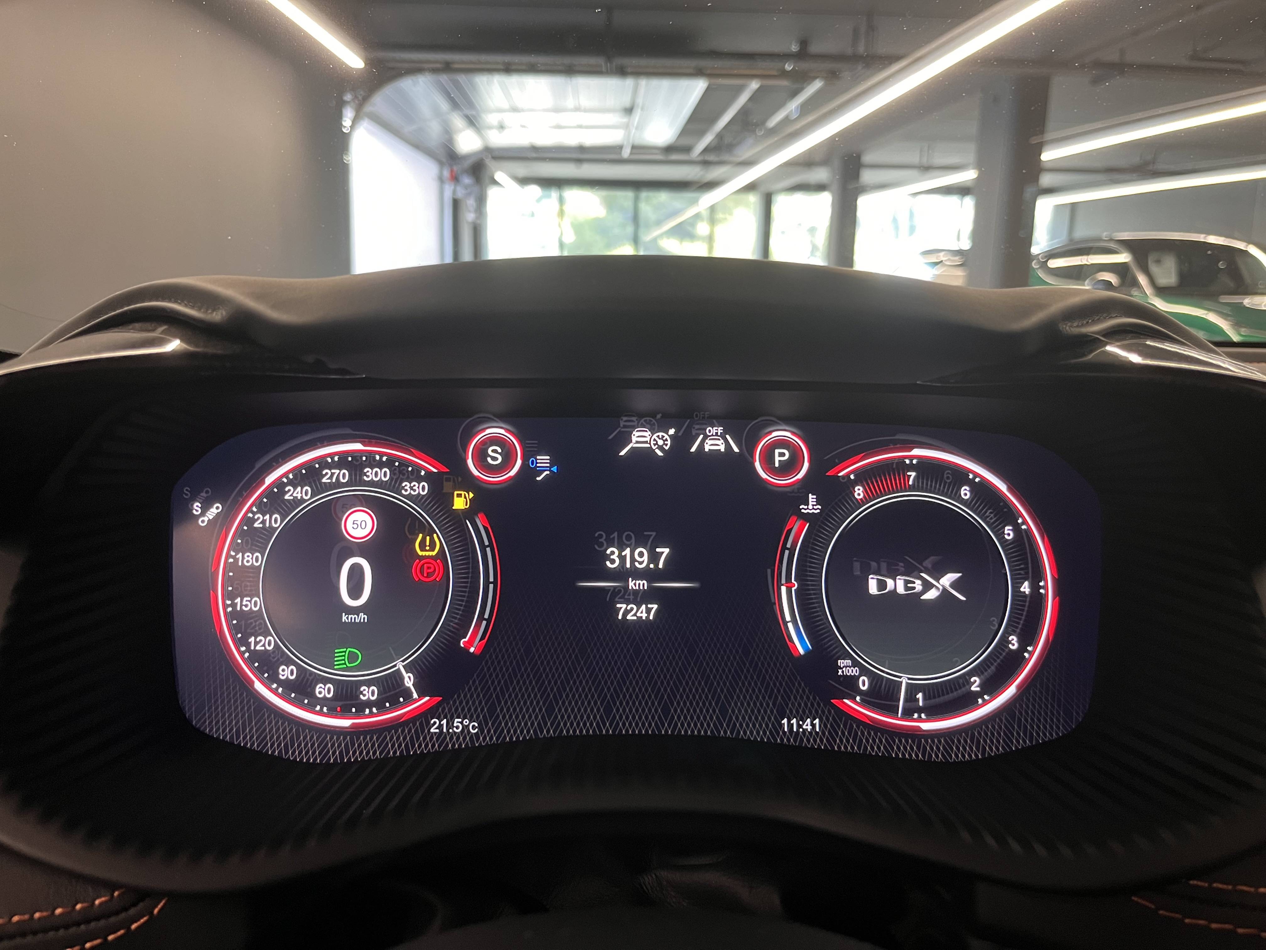 DBX707 DBX707 4.0 Biturbo V8 &mdash; 18