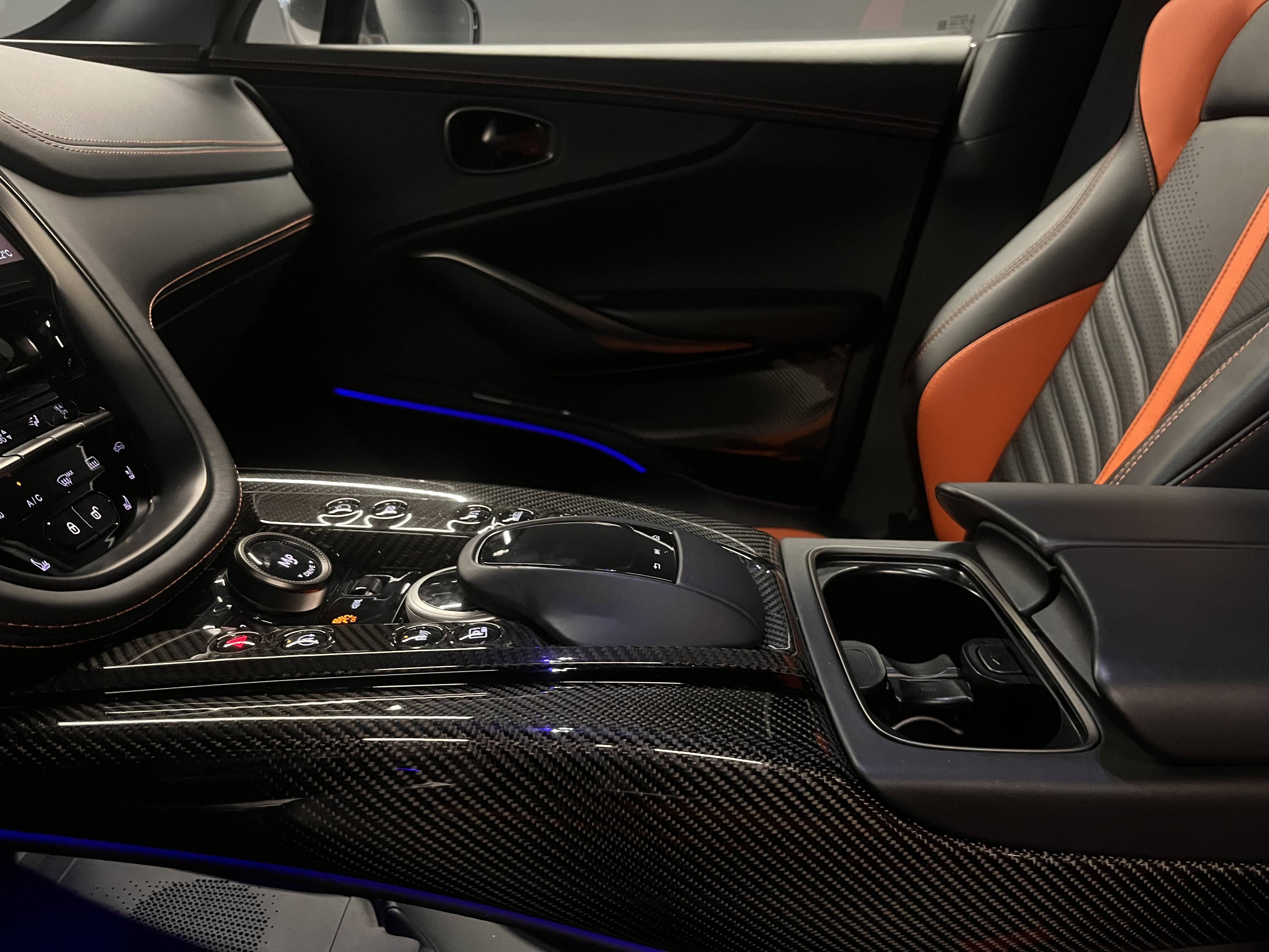 DBX707 DBX707 4.0 Biturbo V8 &mdash; 21