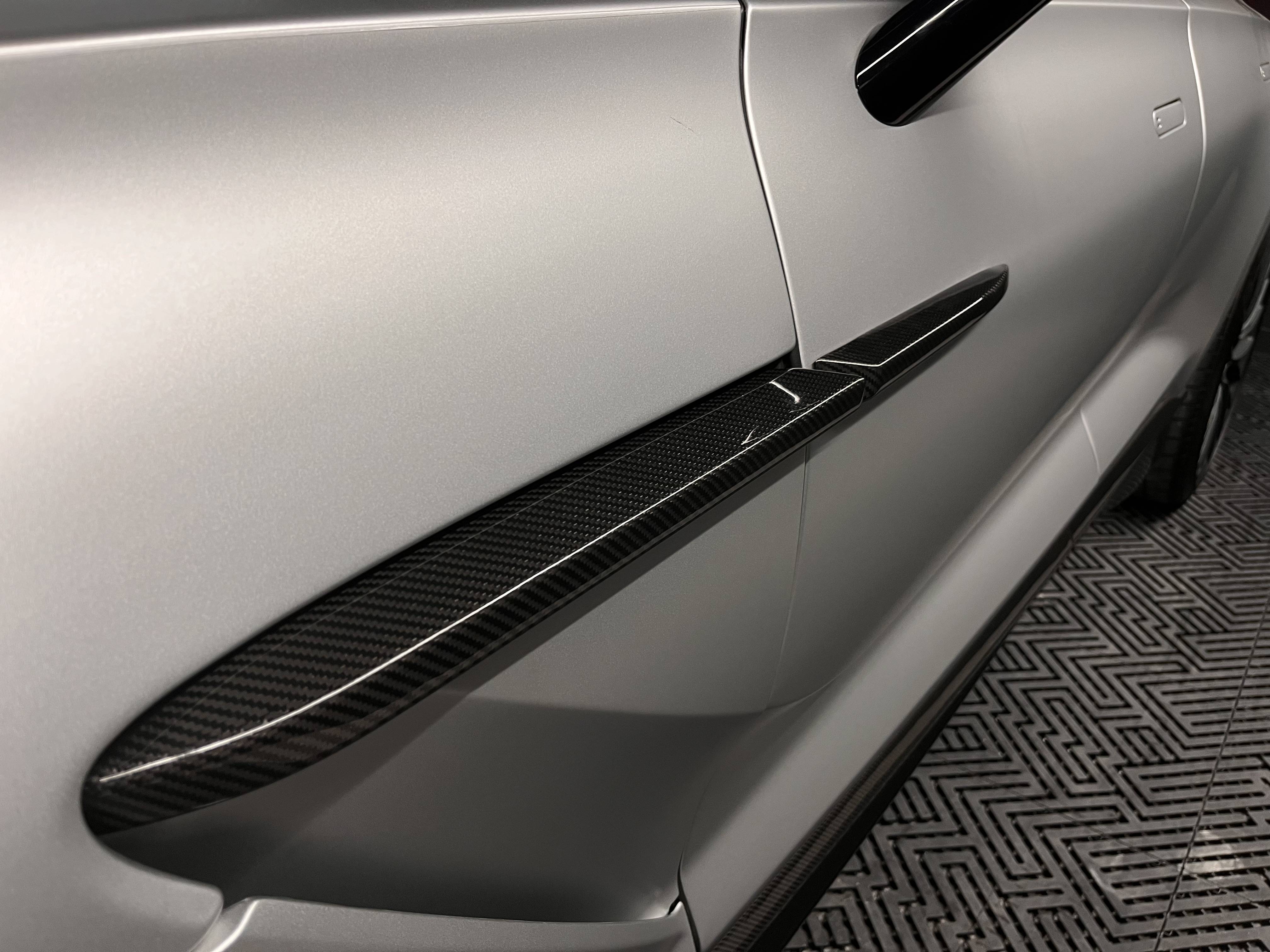DBX707 DBX707 4.0 Biturbo V8 &mdash; 26