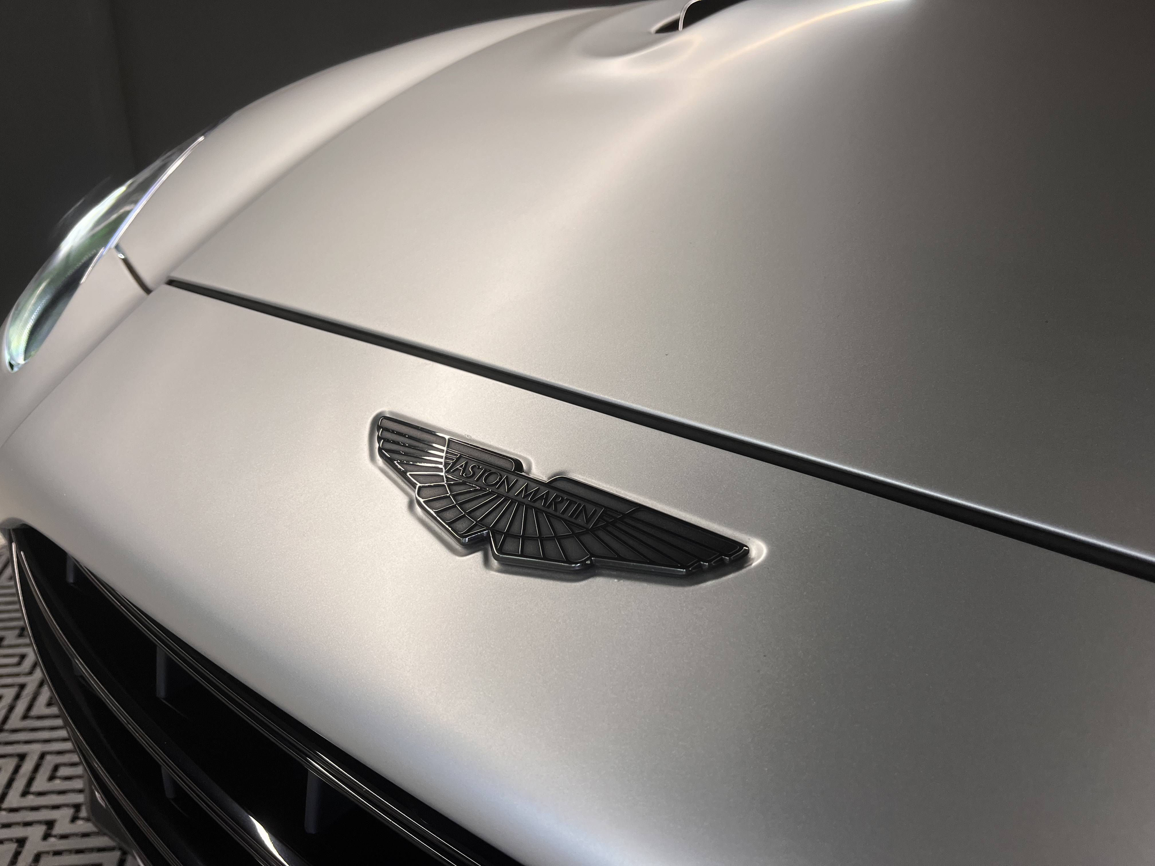 DBX707 DBX707 4.0 Biturbo V8 &mdash; 28