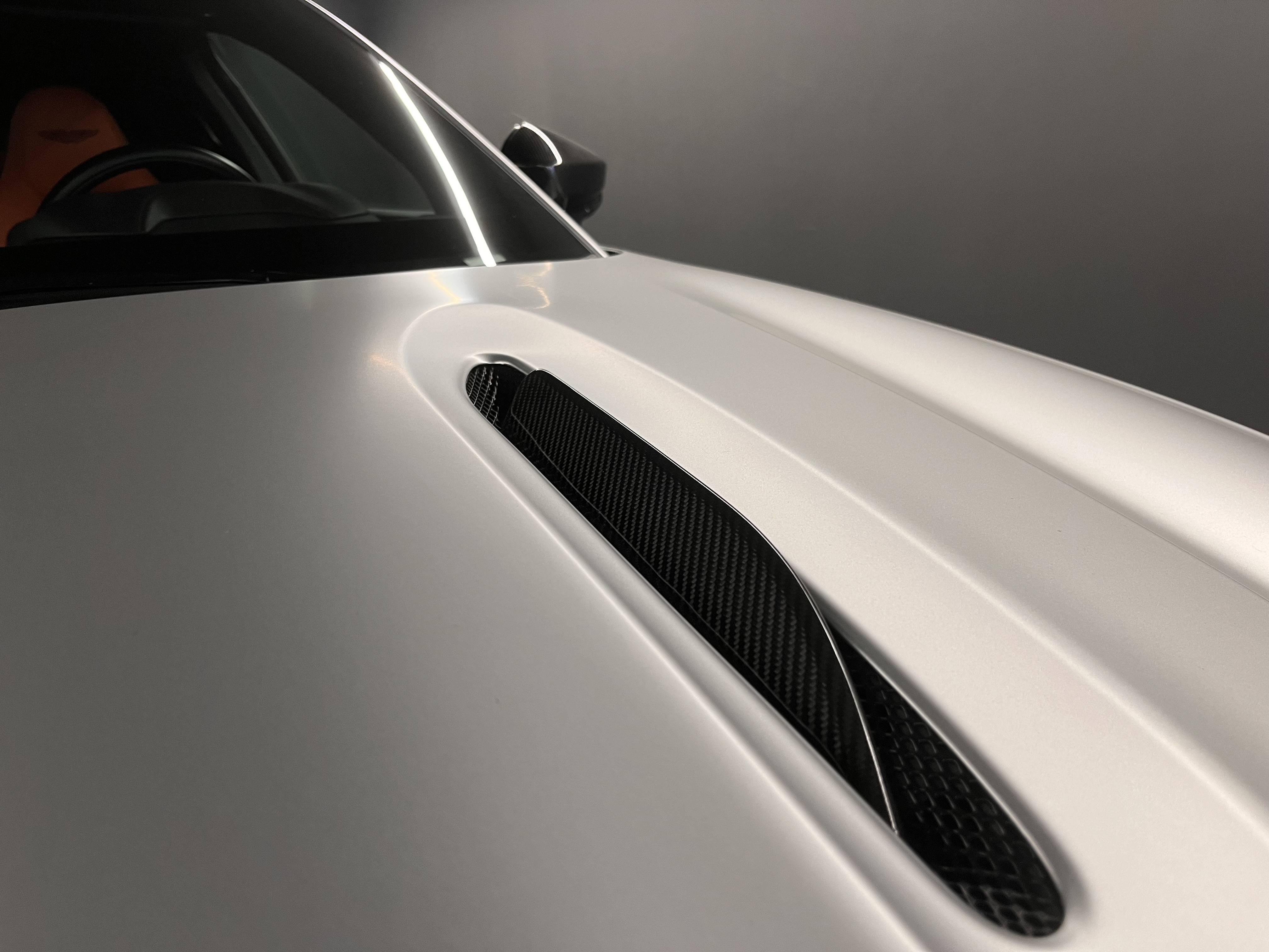 DBX707 DBX707 4.0 Biturbo V8 &mdash; 30
