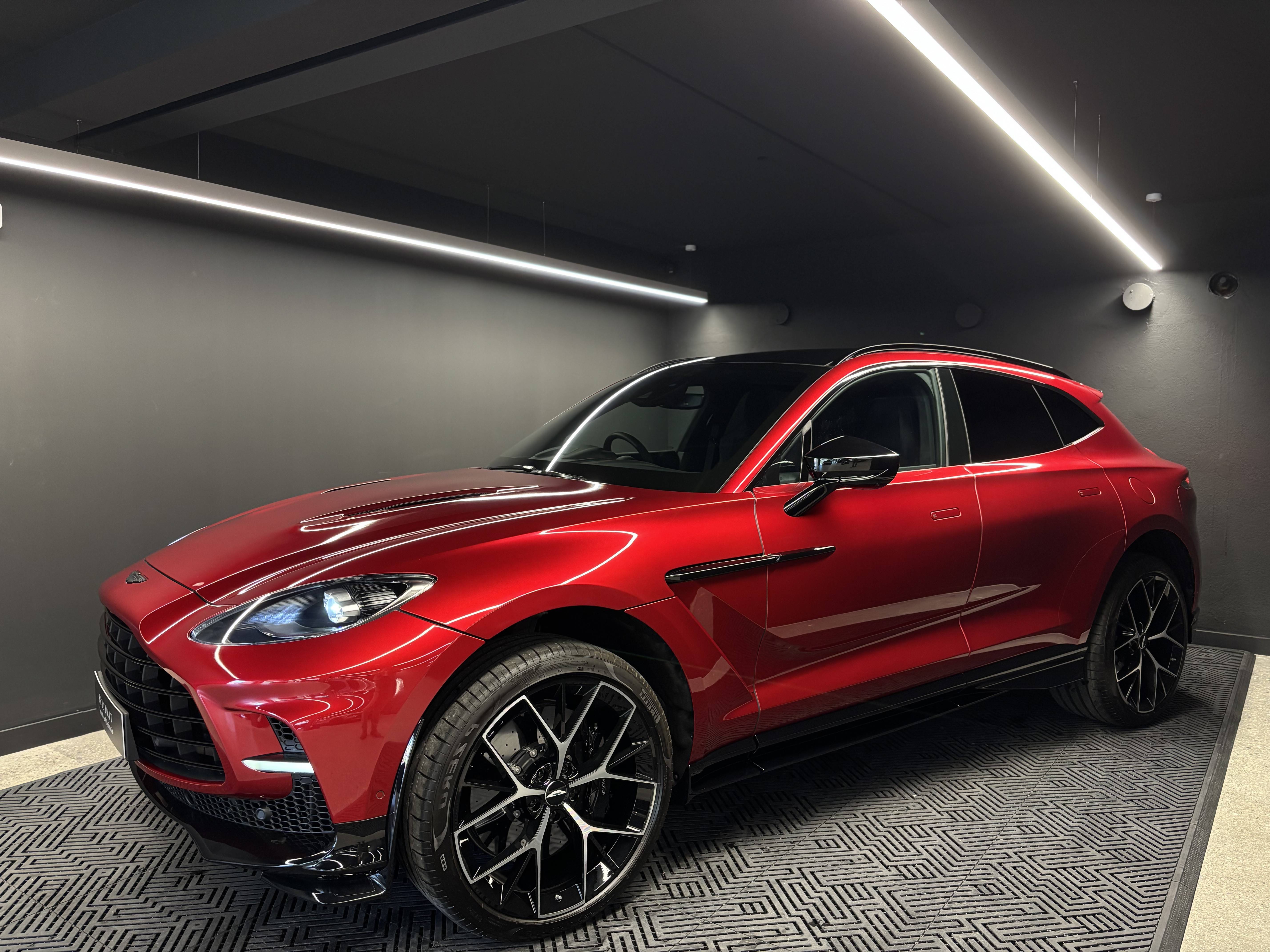 DBX707 DBX707 4.0 Biturbo V8