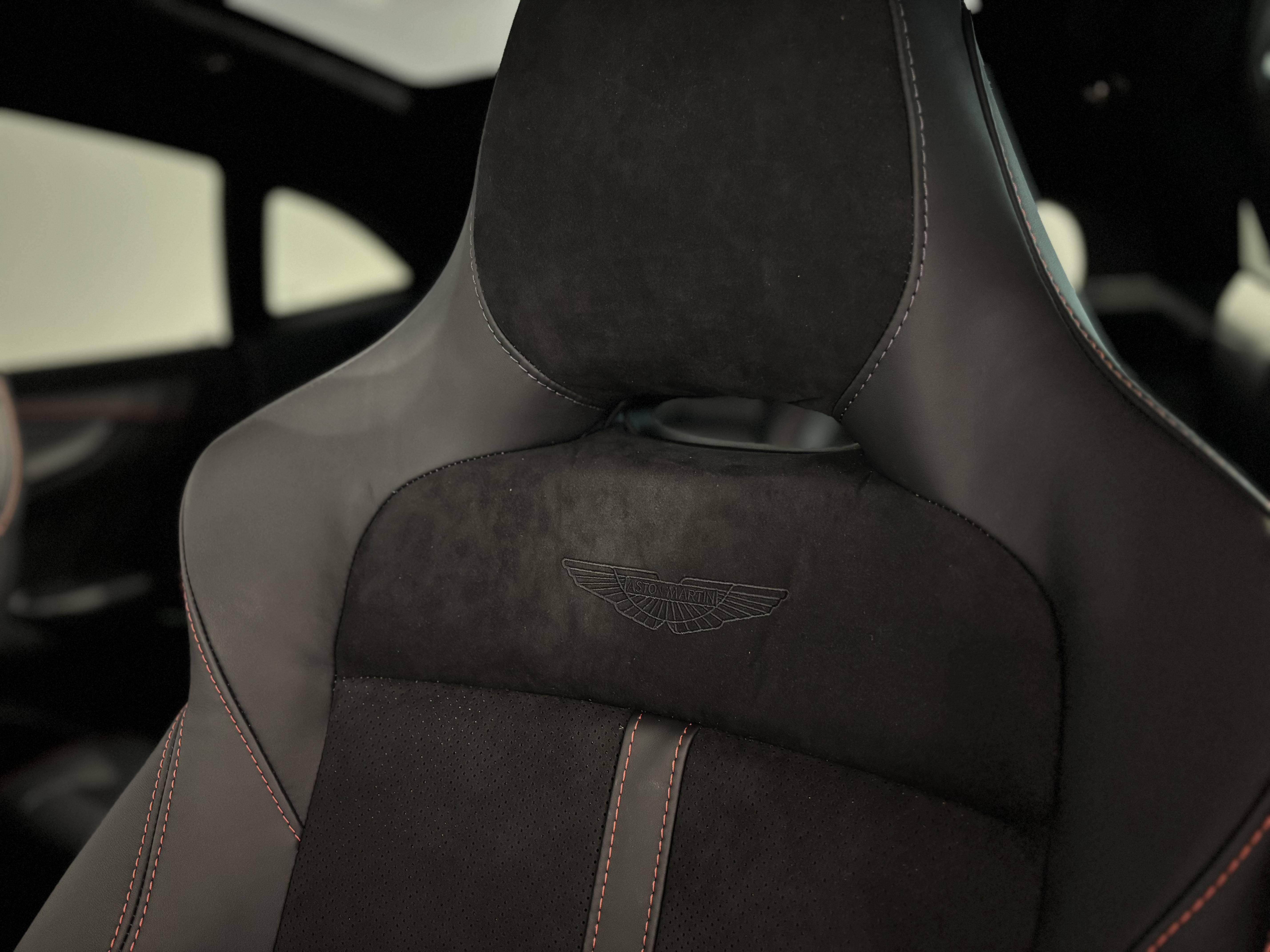DBX707 DBX707 4.0 Biturbo V8 &mdash; 3