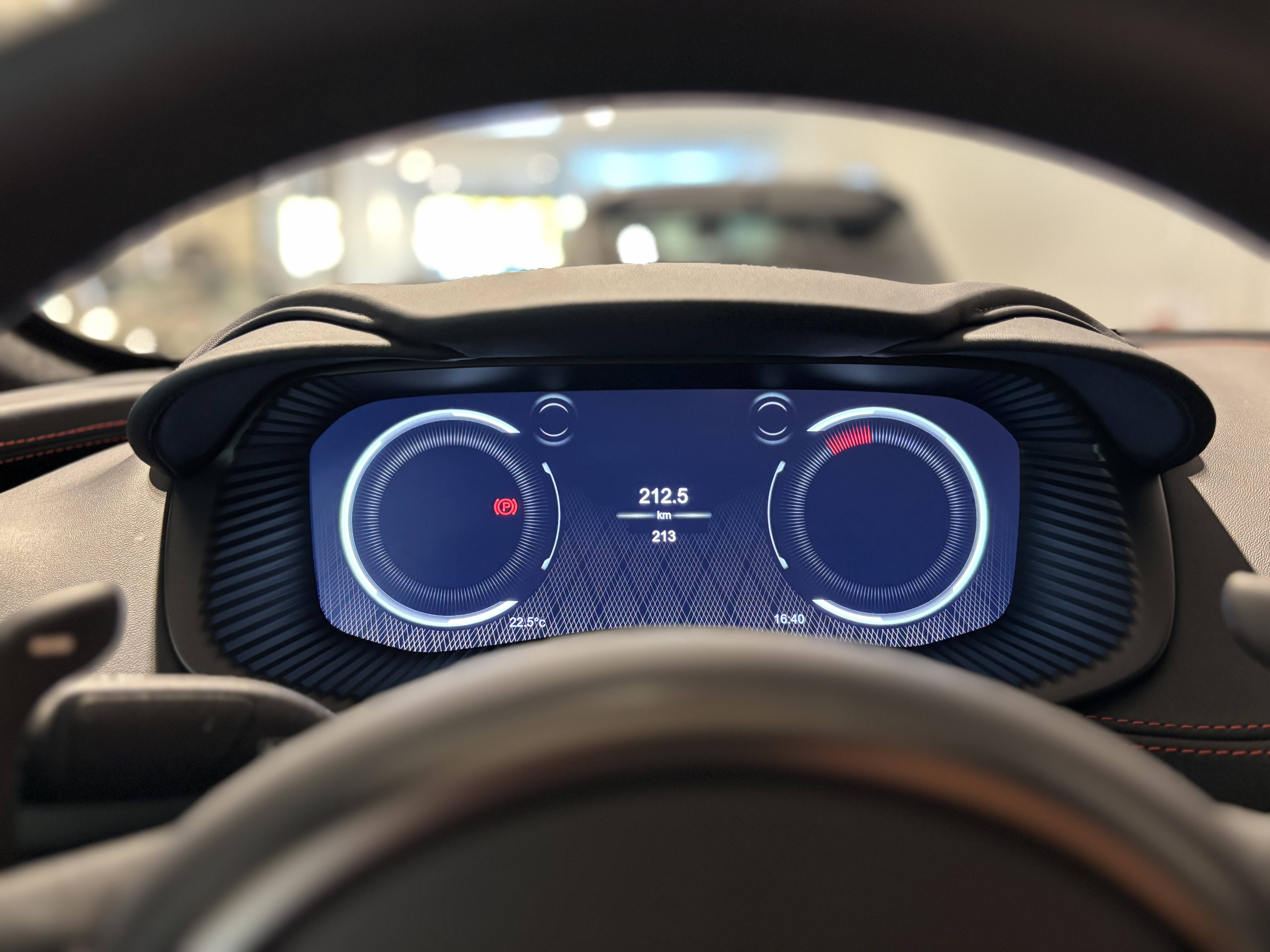 DBX707 DBX707 4.0 Biturbo V8 &mdash; 4