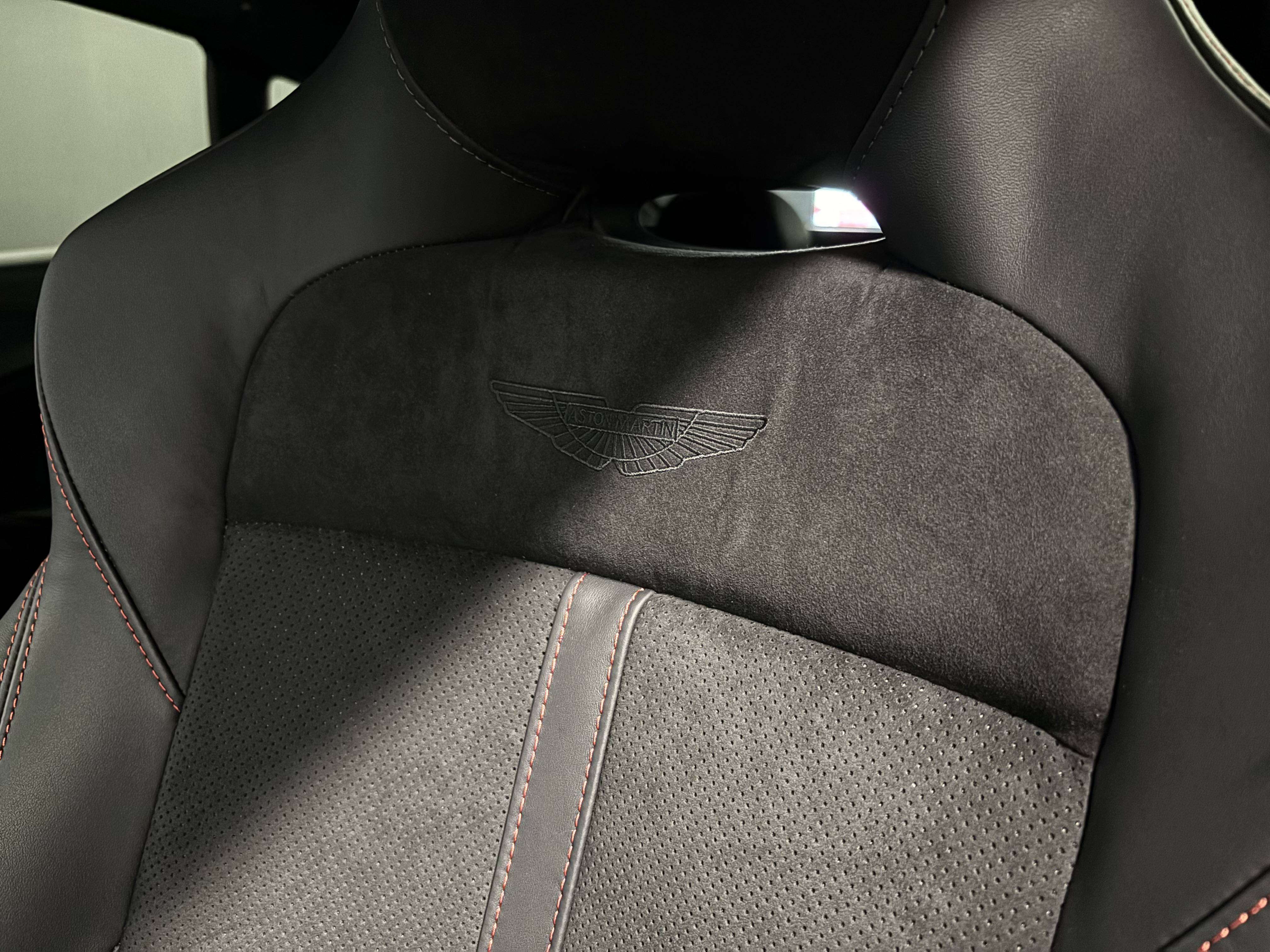DBX707 DBX707 4.0 Biturbo V8 &mdash; 10