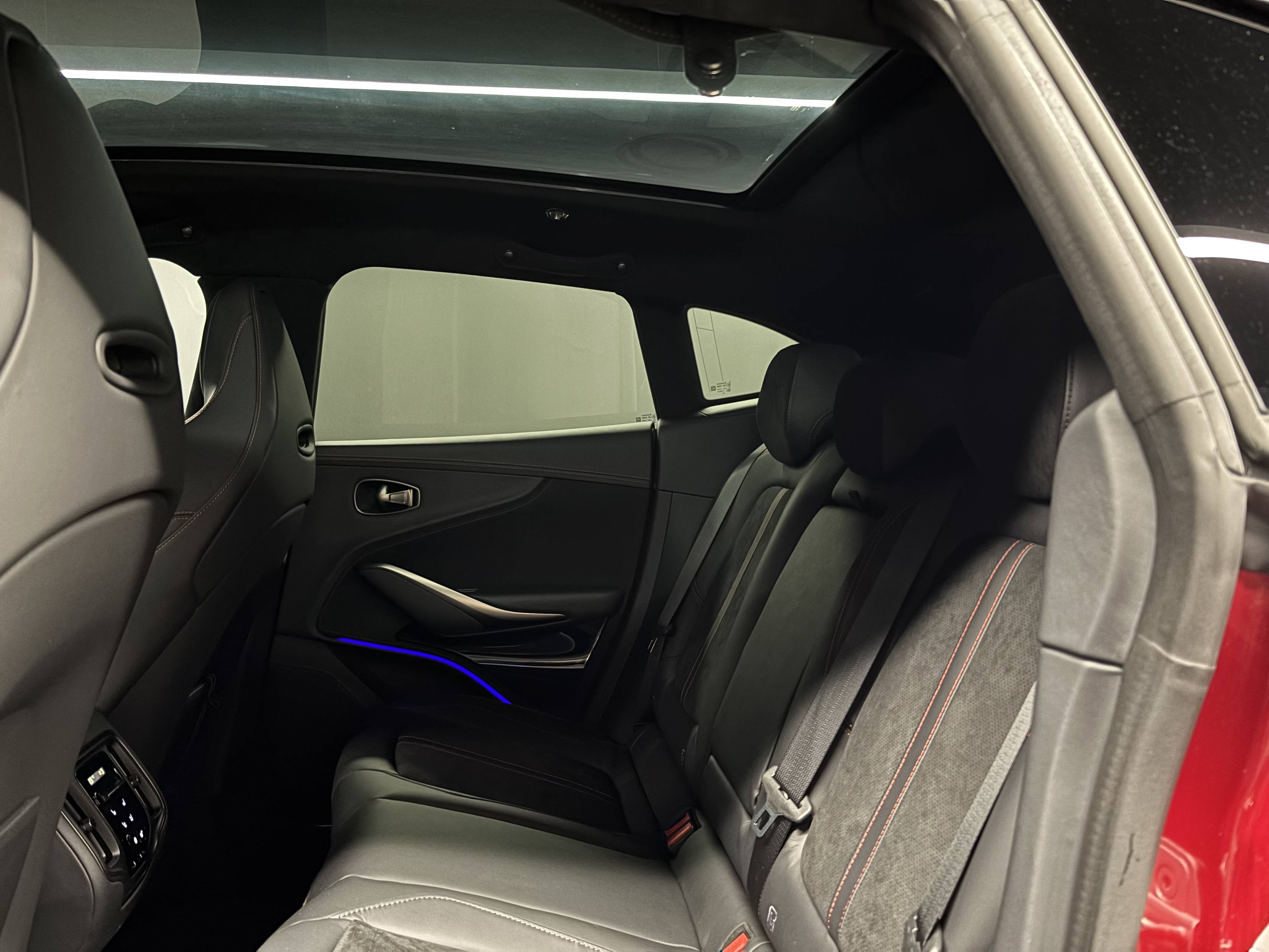 DBX707 DBX707 4.0 Biturbo V8 &mdash; 13