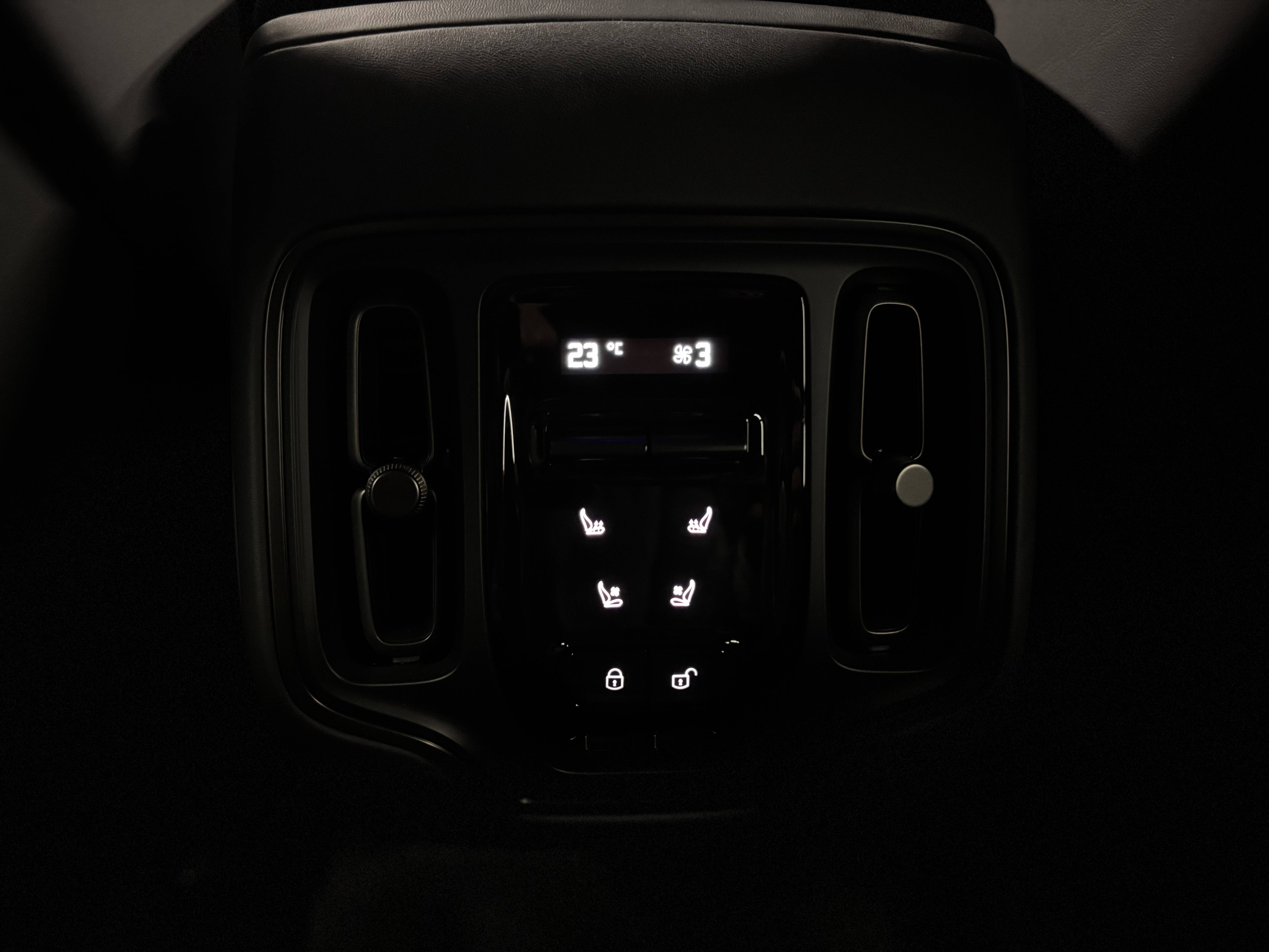 DBX707 DBX707 4.0 Biturbo V8 &mdash; 15