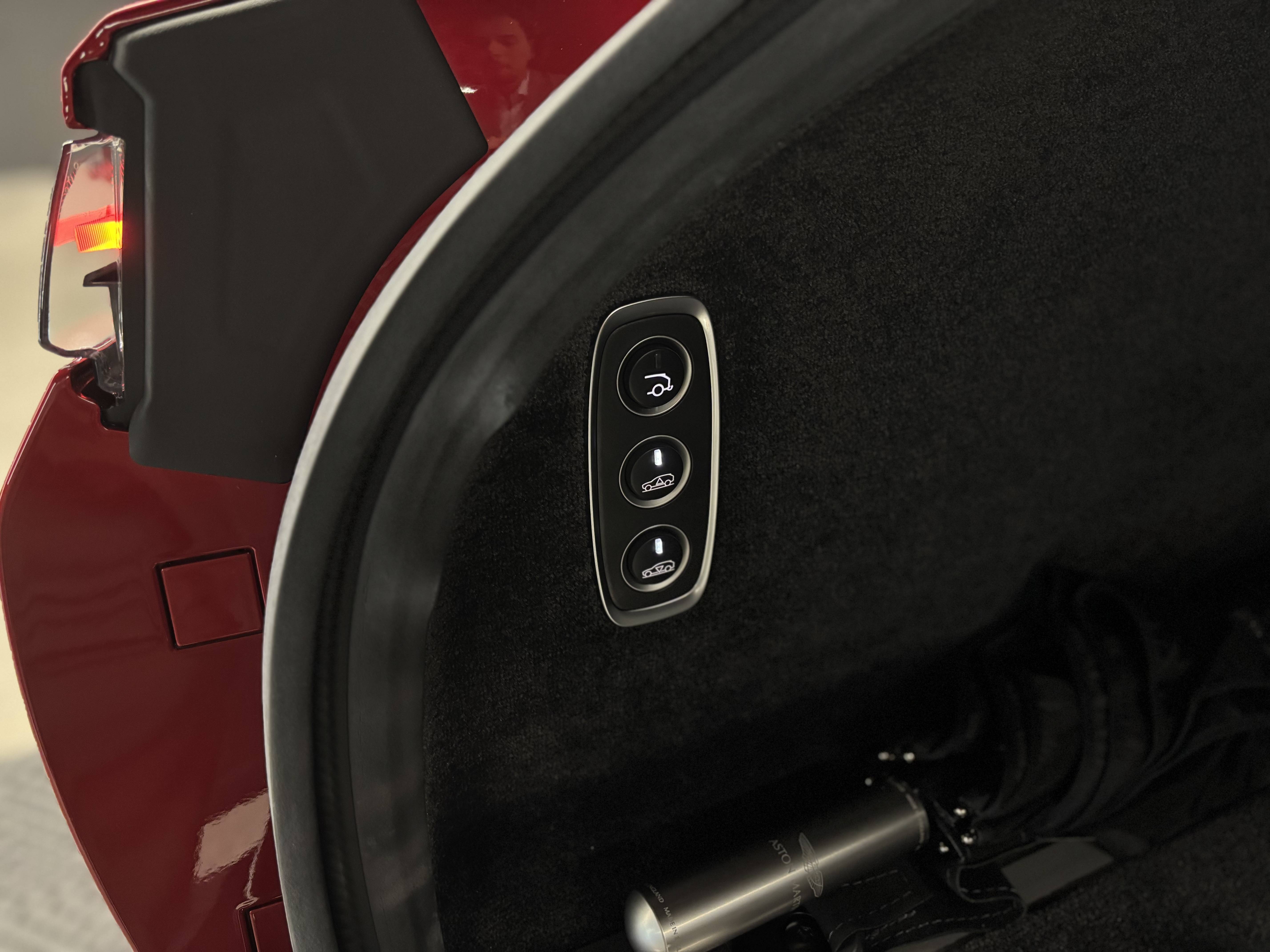 DBX707 DBX707 4.0 Biturbo V8 &mdash; 19