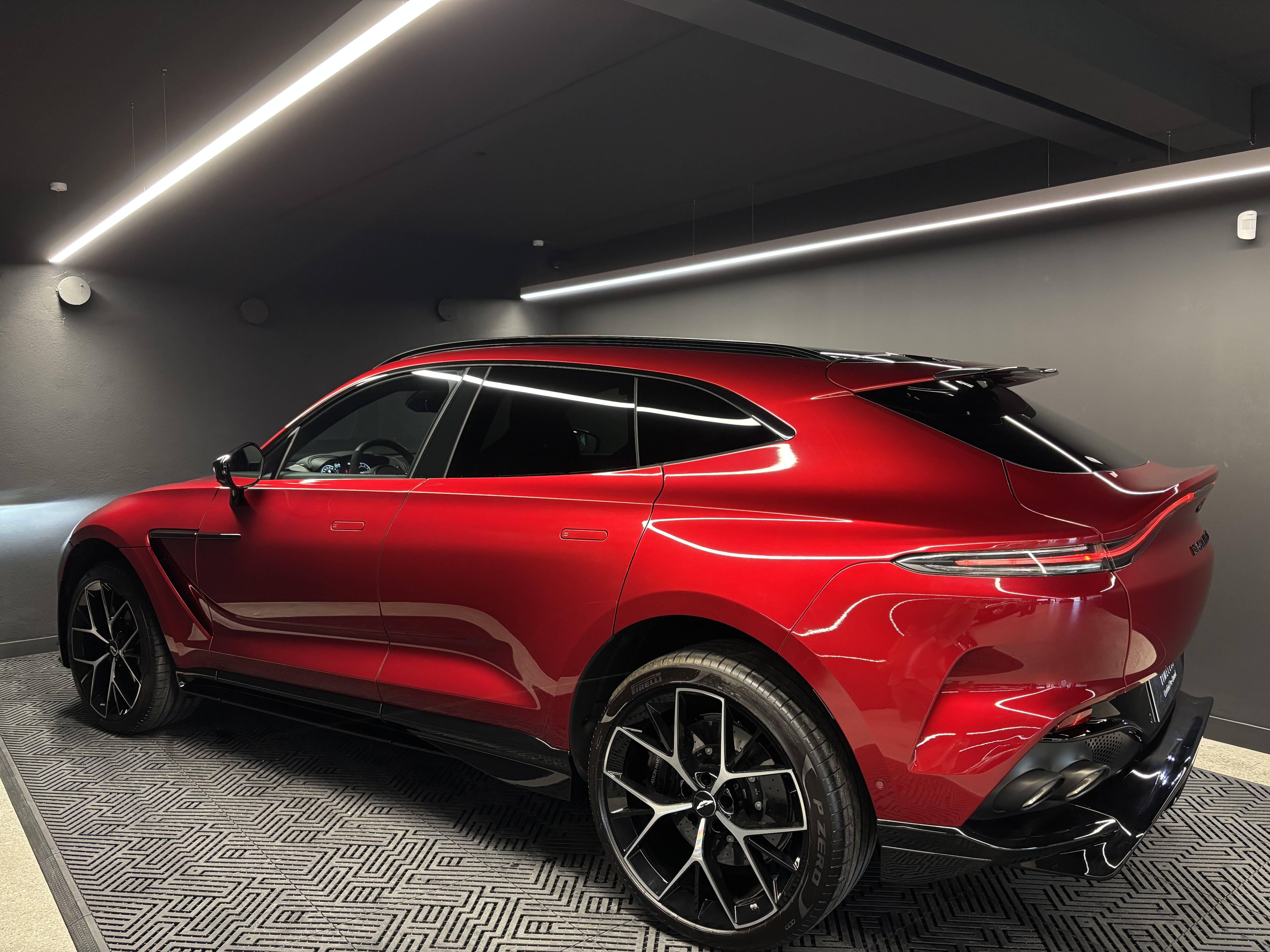 DBX707 DBX707 4.0 Biturbo V8 &mdash; 21