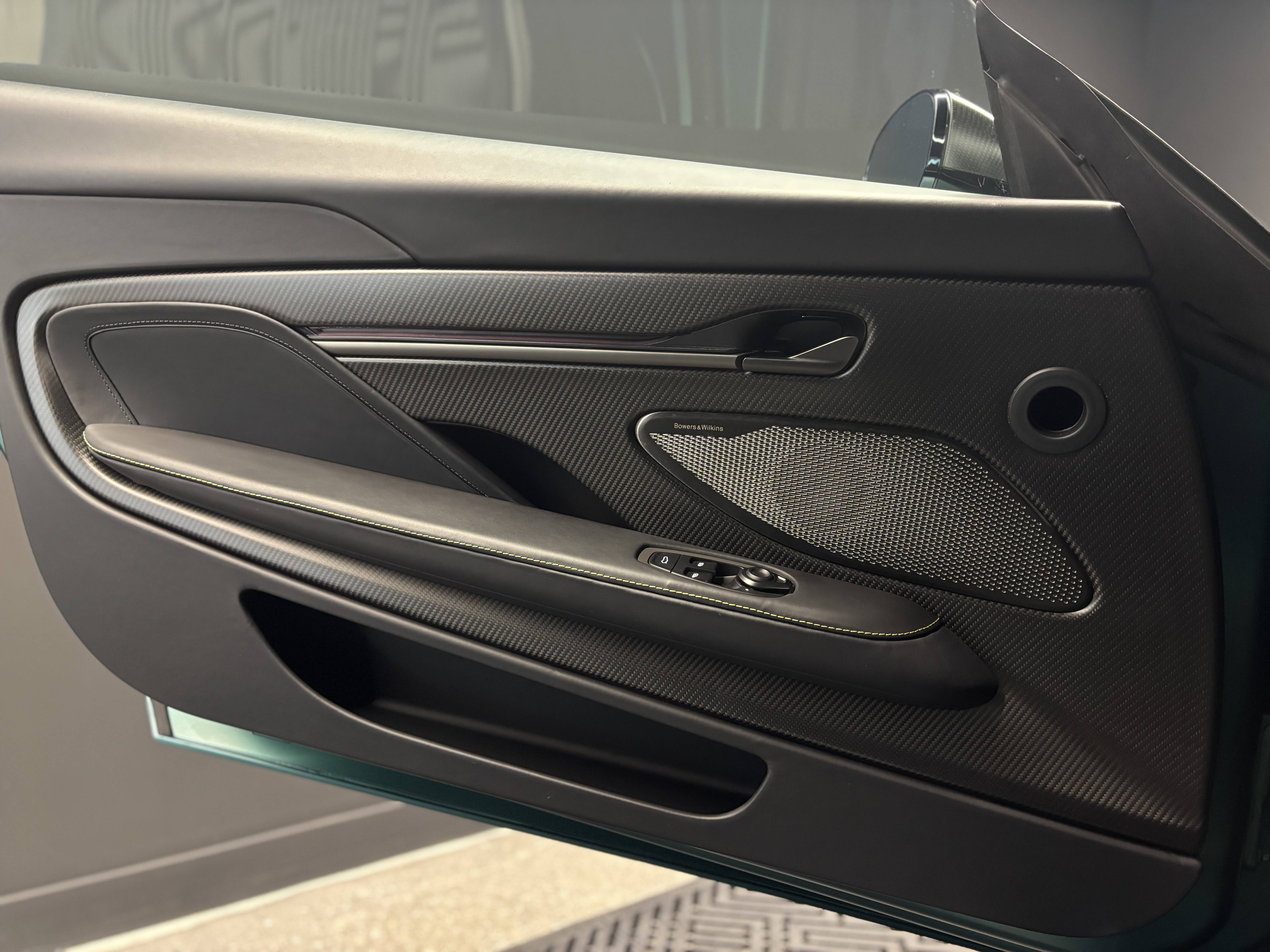 VANQUISH Vanquish Coup&eacute; V12 835 ch &mdash; 6