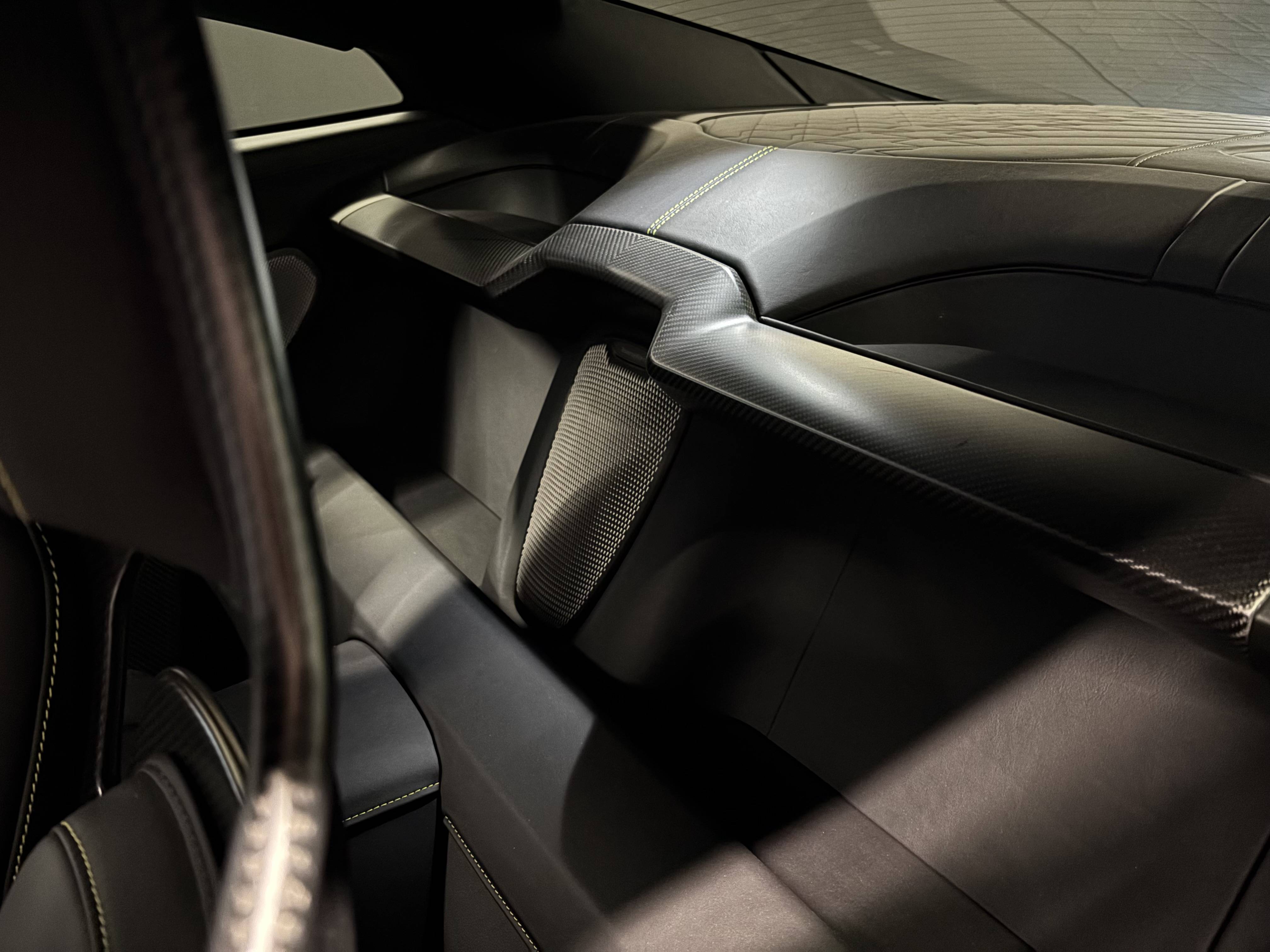 VANQUISH Vanquish Coup&eacute; V12 835 ch &mdash; 12