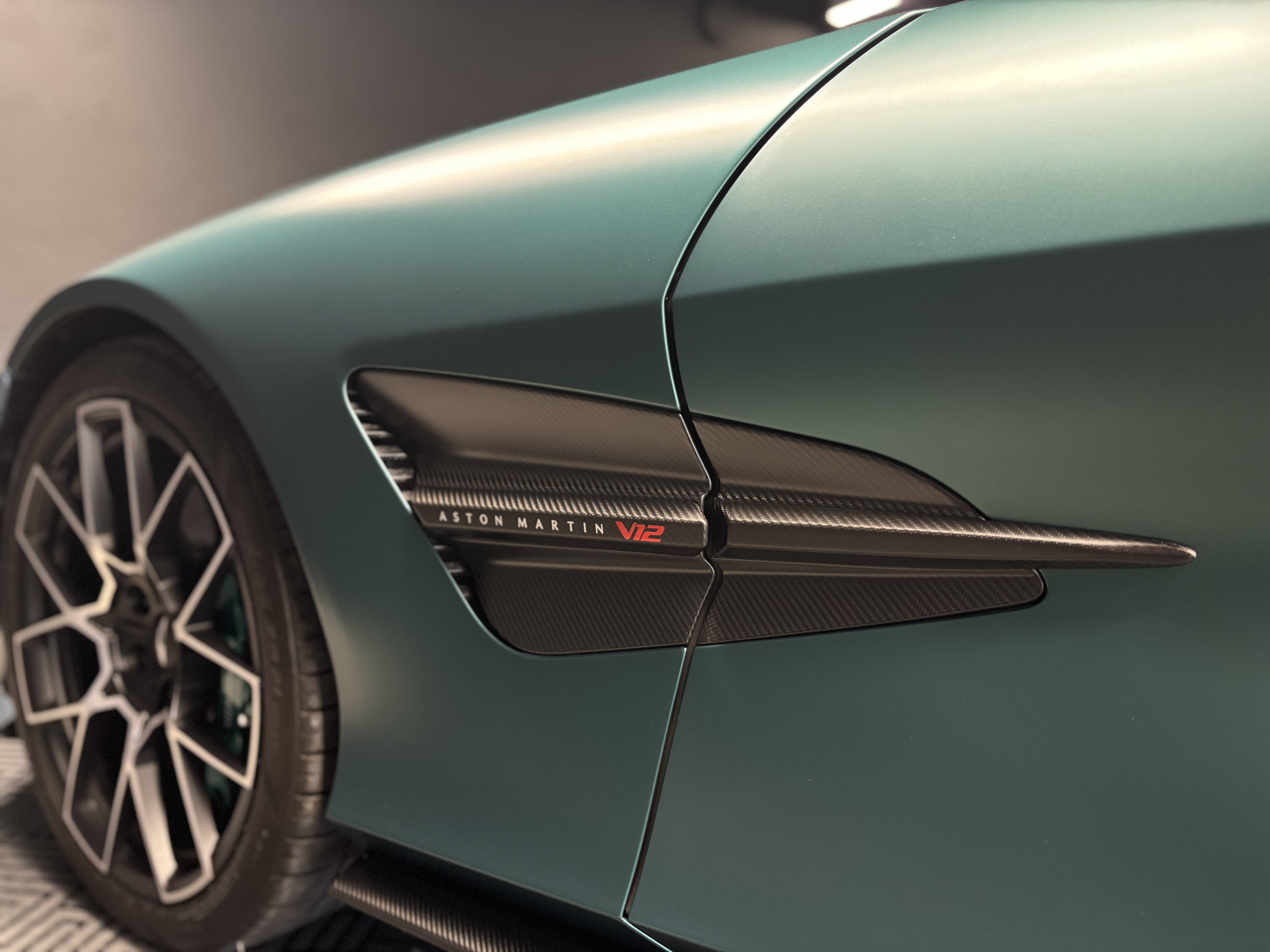 VANQUISH Vanquish Coup&eacute; V12 835 ch &mdash; 17