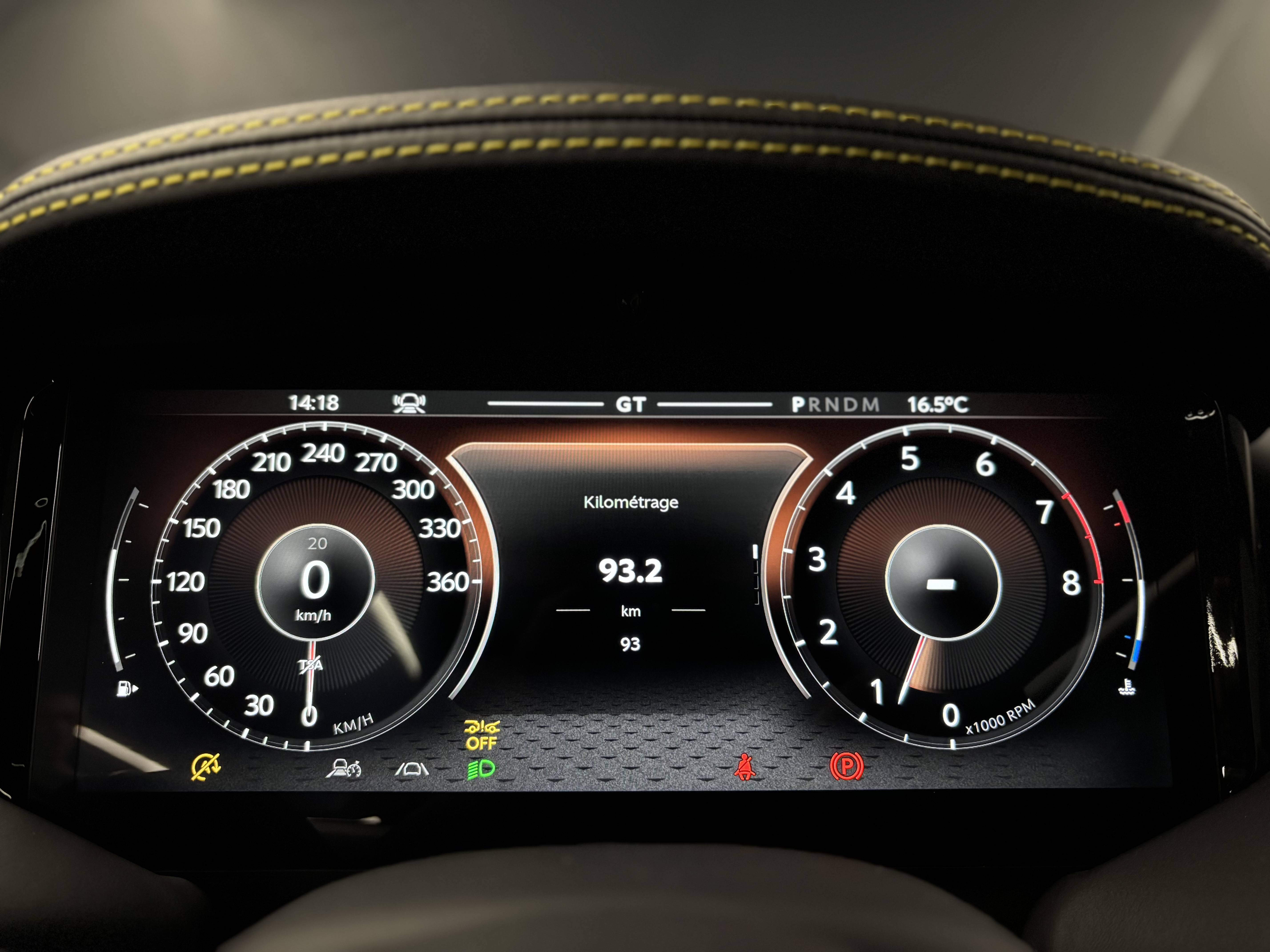 DB12 COUPE  DB12 Coup&eacute; 4.0 Biturbo V8 &mdash; 3