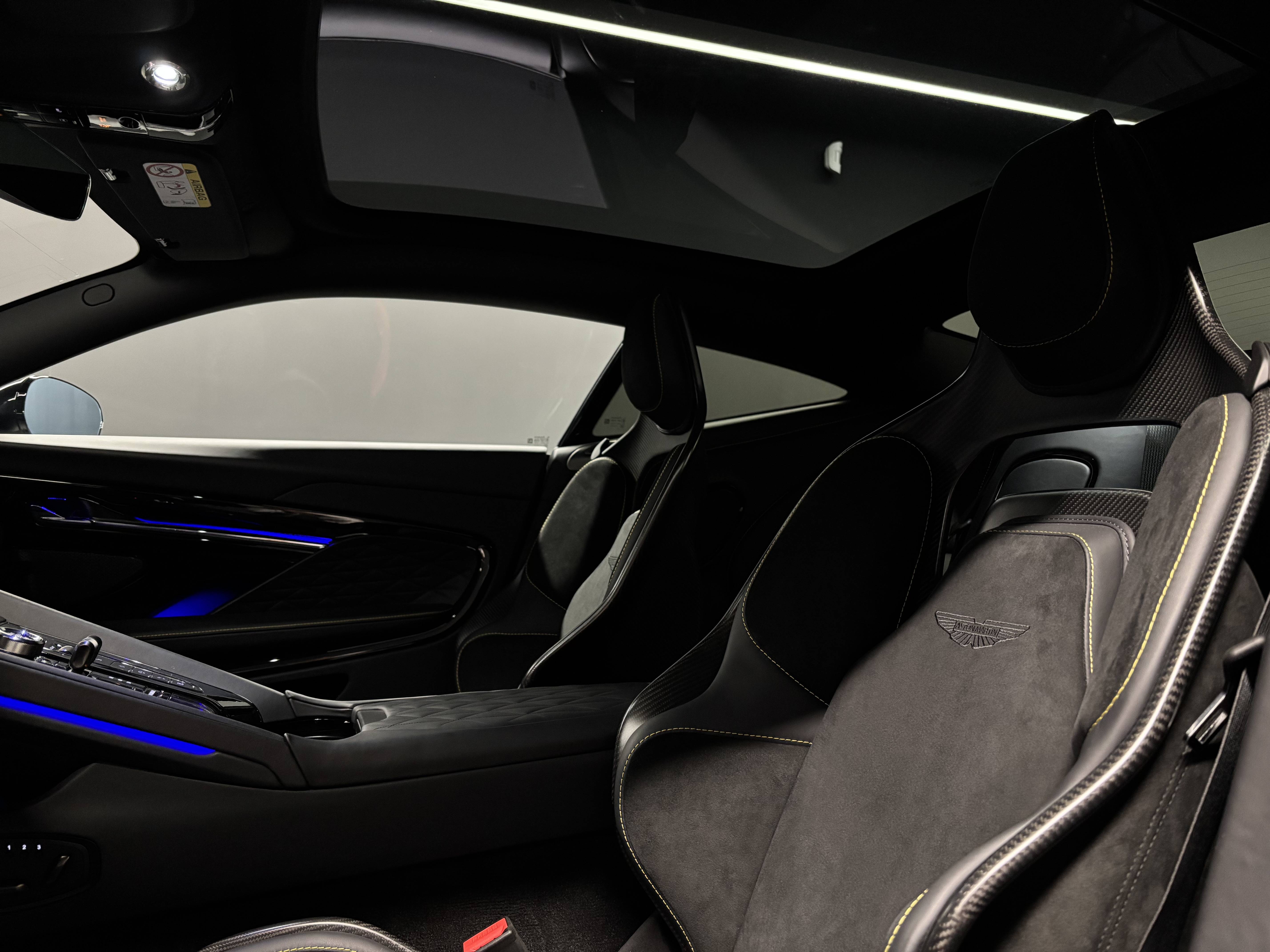 DB12 COUPE  DB12 Coup&eacute; 4.0 Biturbo V8 &mdash; 5