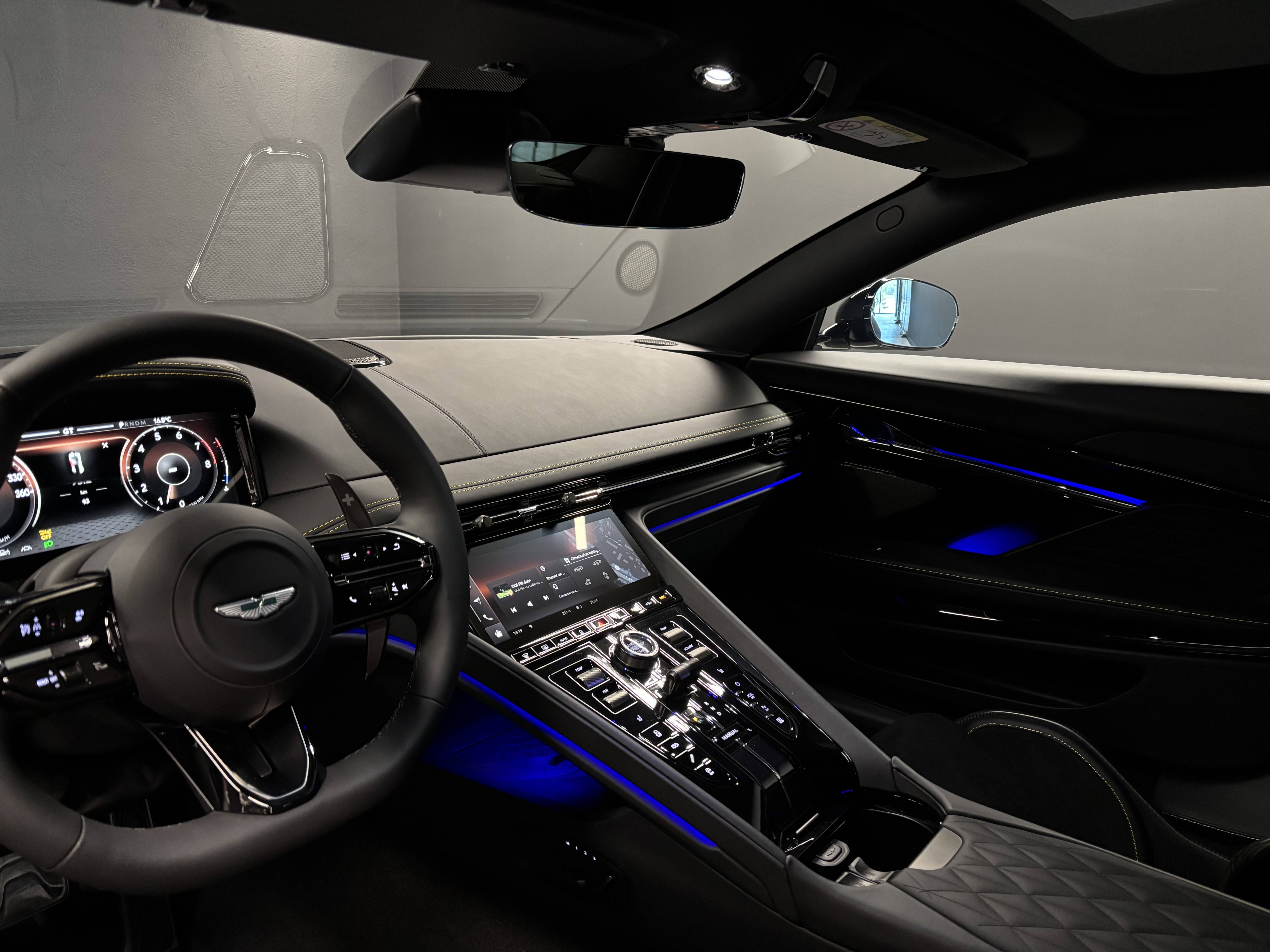 DB12 COUPE  DB12 Coup&eacute; 4.0 Biturbo V8 &mdash; 6