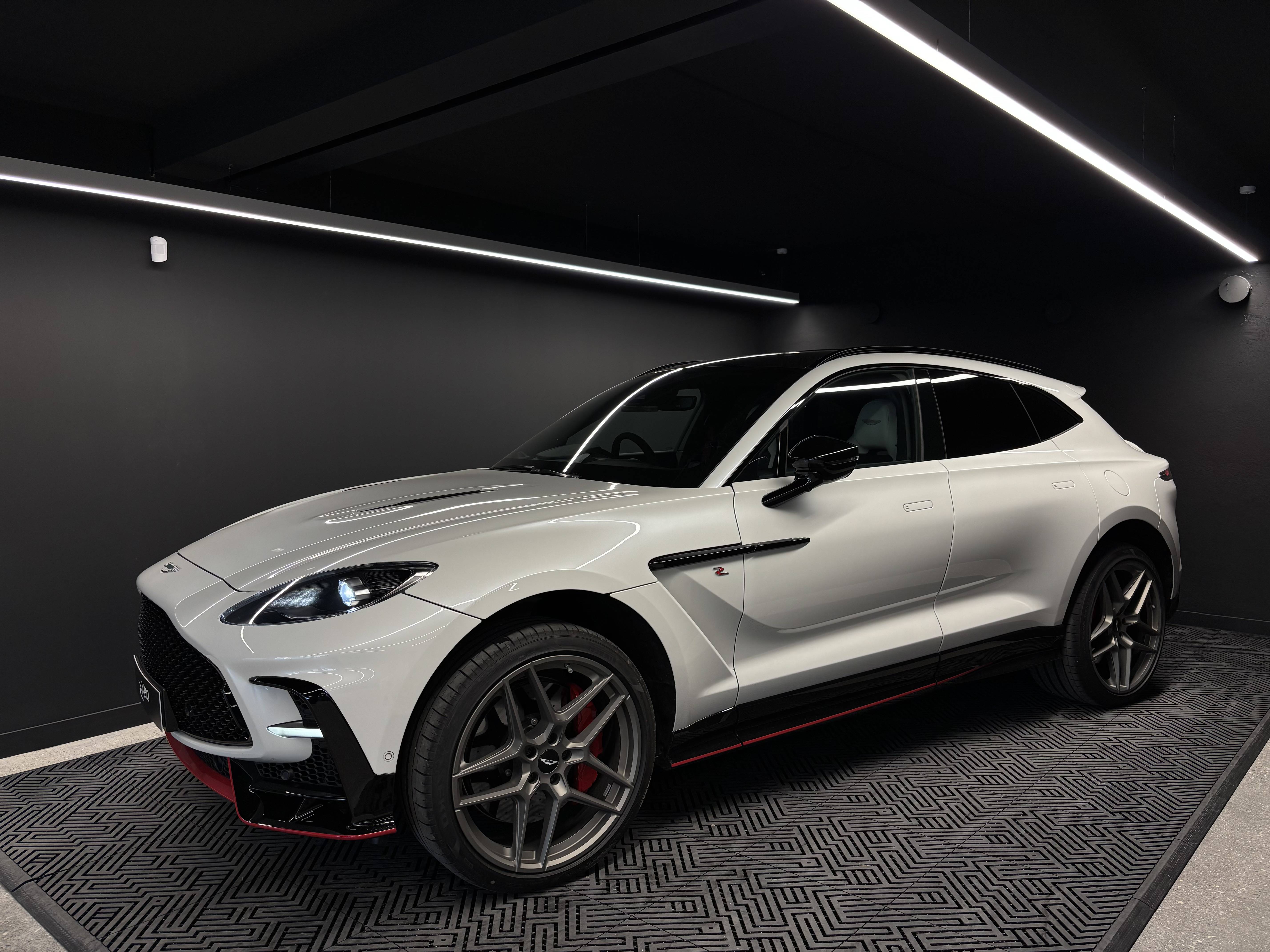 DBX DBX S 4.0 Biturbo V8 727 ch