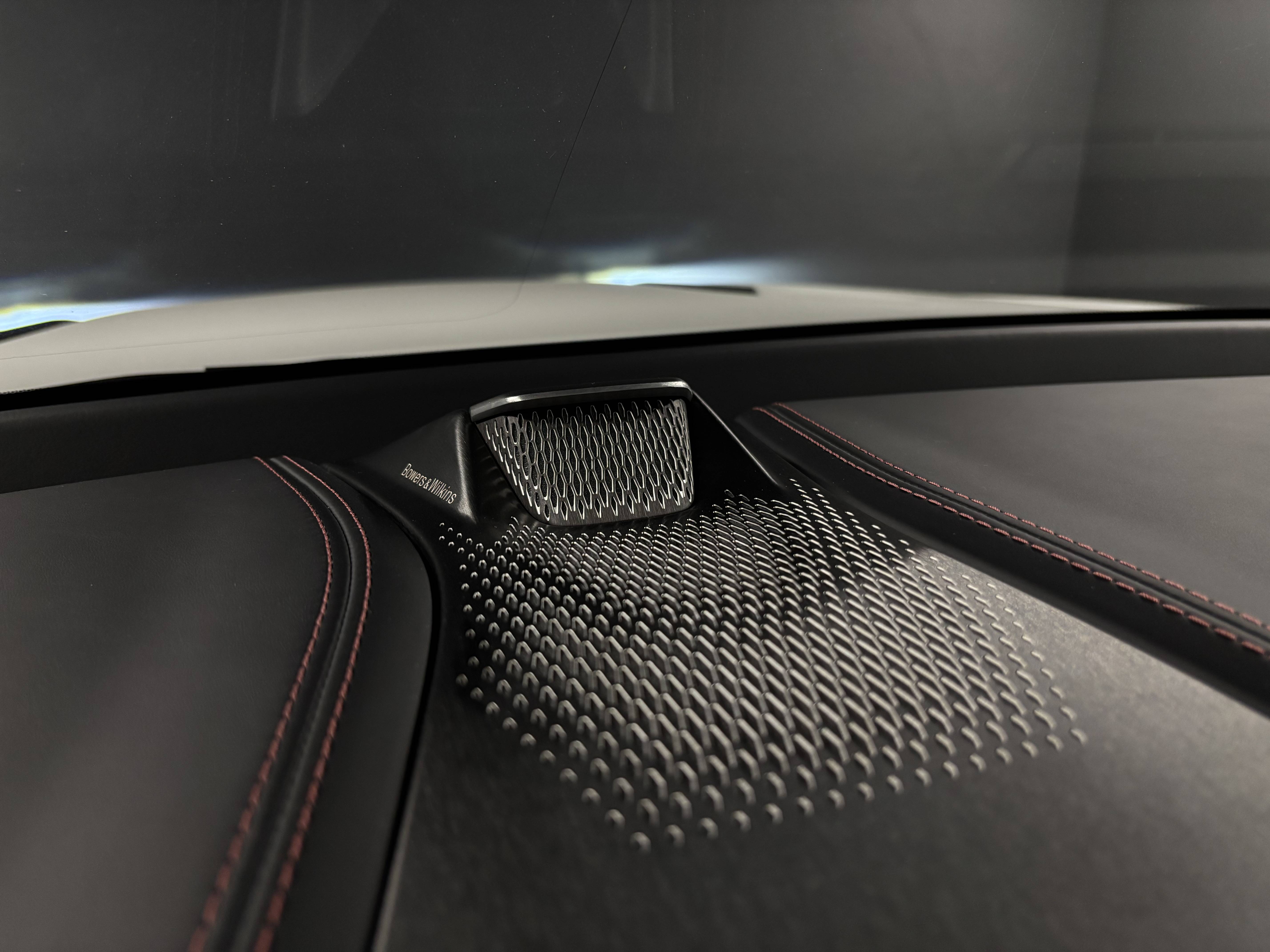 DBX DBX S 4.0 Biturbo V8 727 ch &mdash; 4