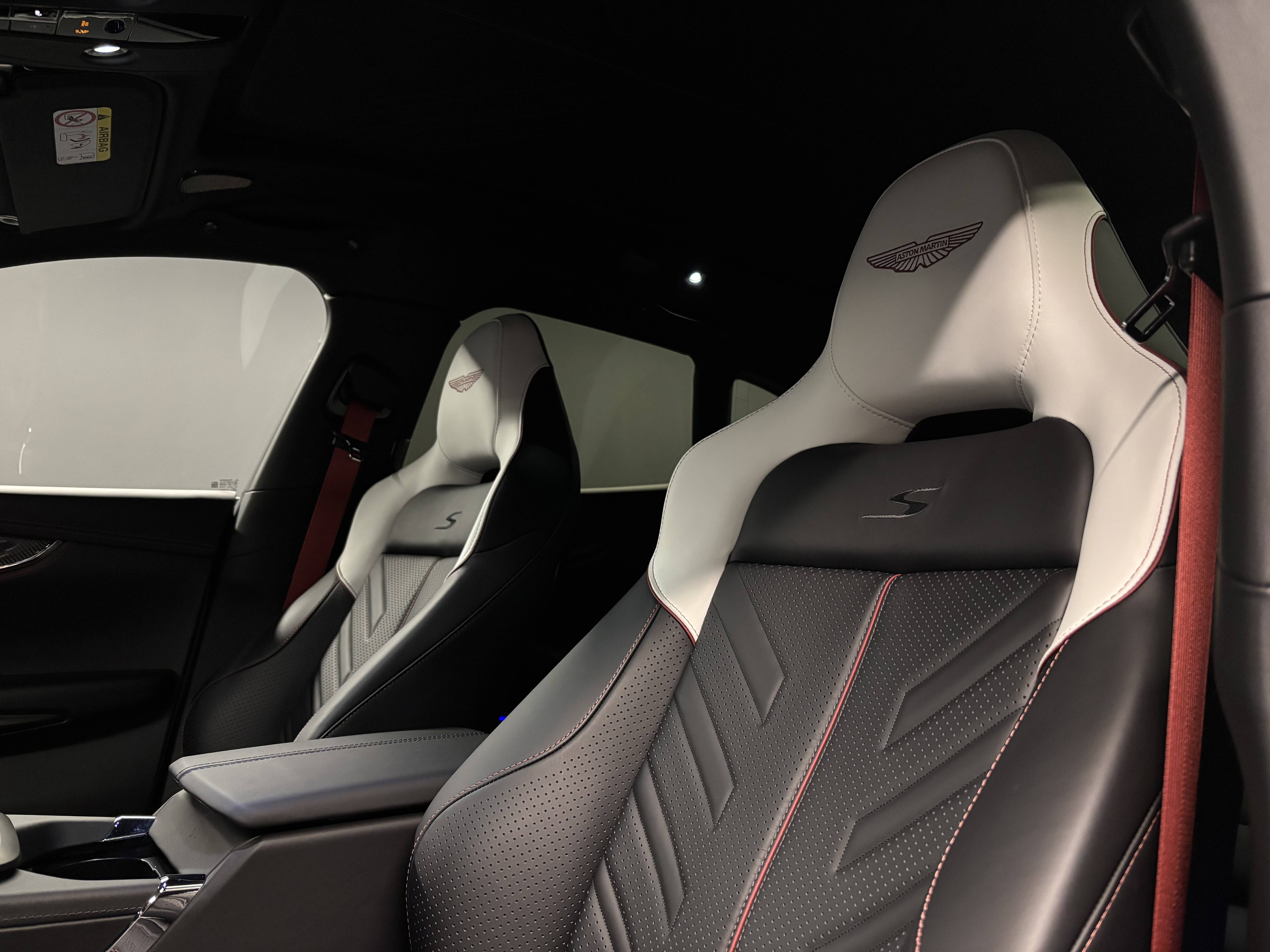 DBX DBX S 4.0 Biturbo V8 727 ch &mdash; 7